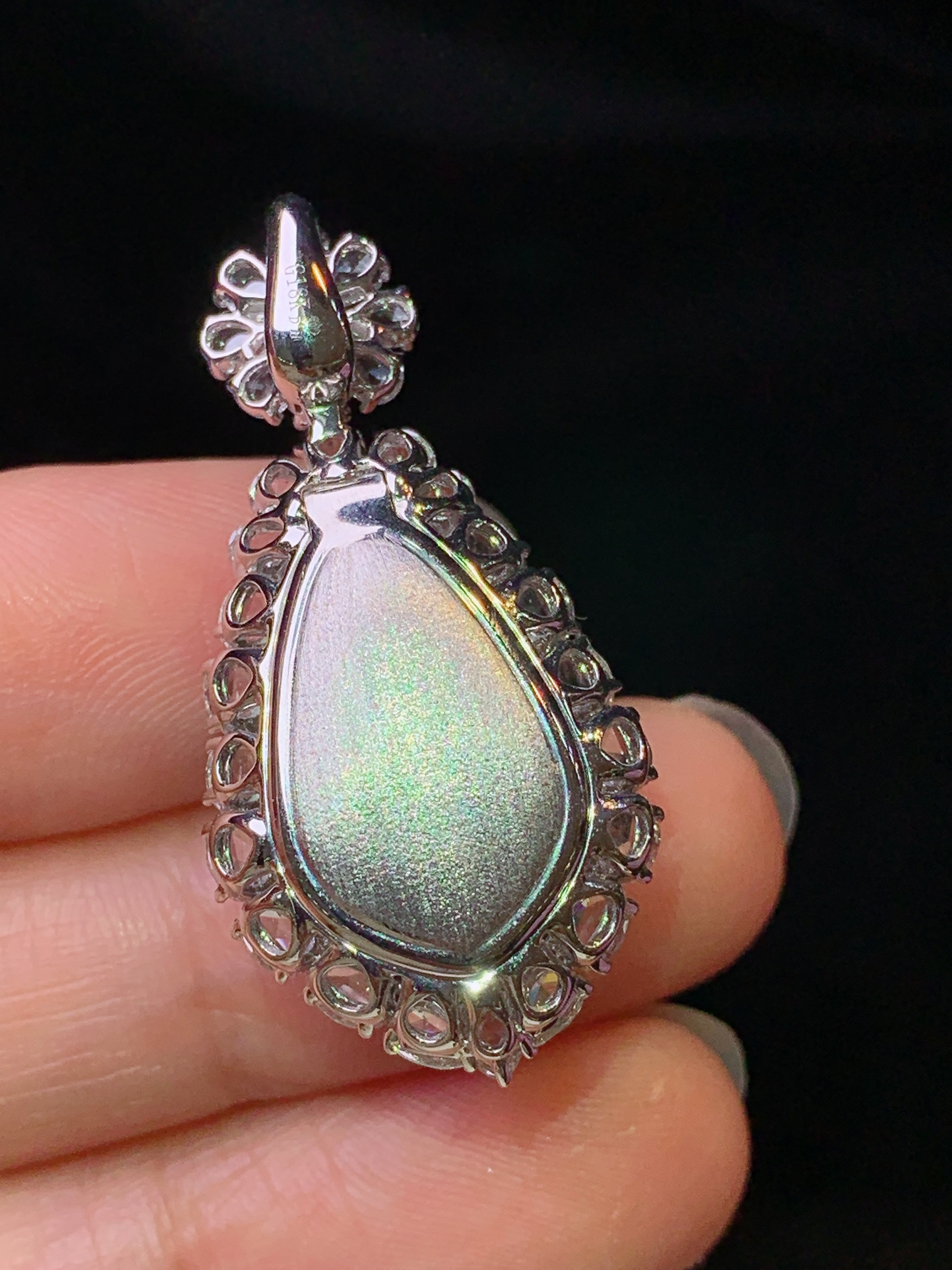 18k金钻镶嵌满绿葫芦吊坠 玉质细腻 色泽艳丽清新 水润亮眼 整体尺寸34.5*17.2*13c4