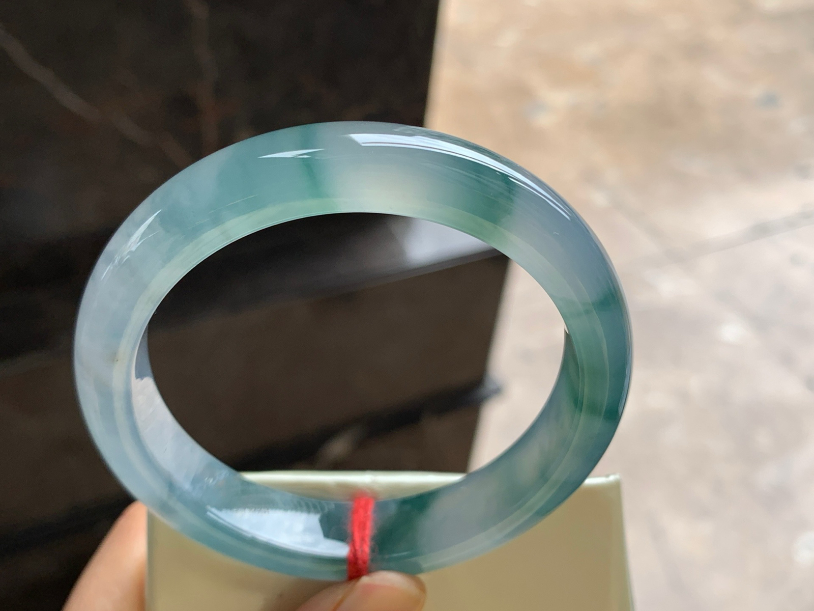 57-12.4-8.3

冰蓝花手镯^_^冰透 飘花灵韵