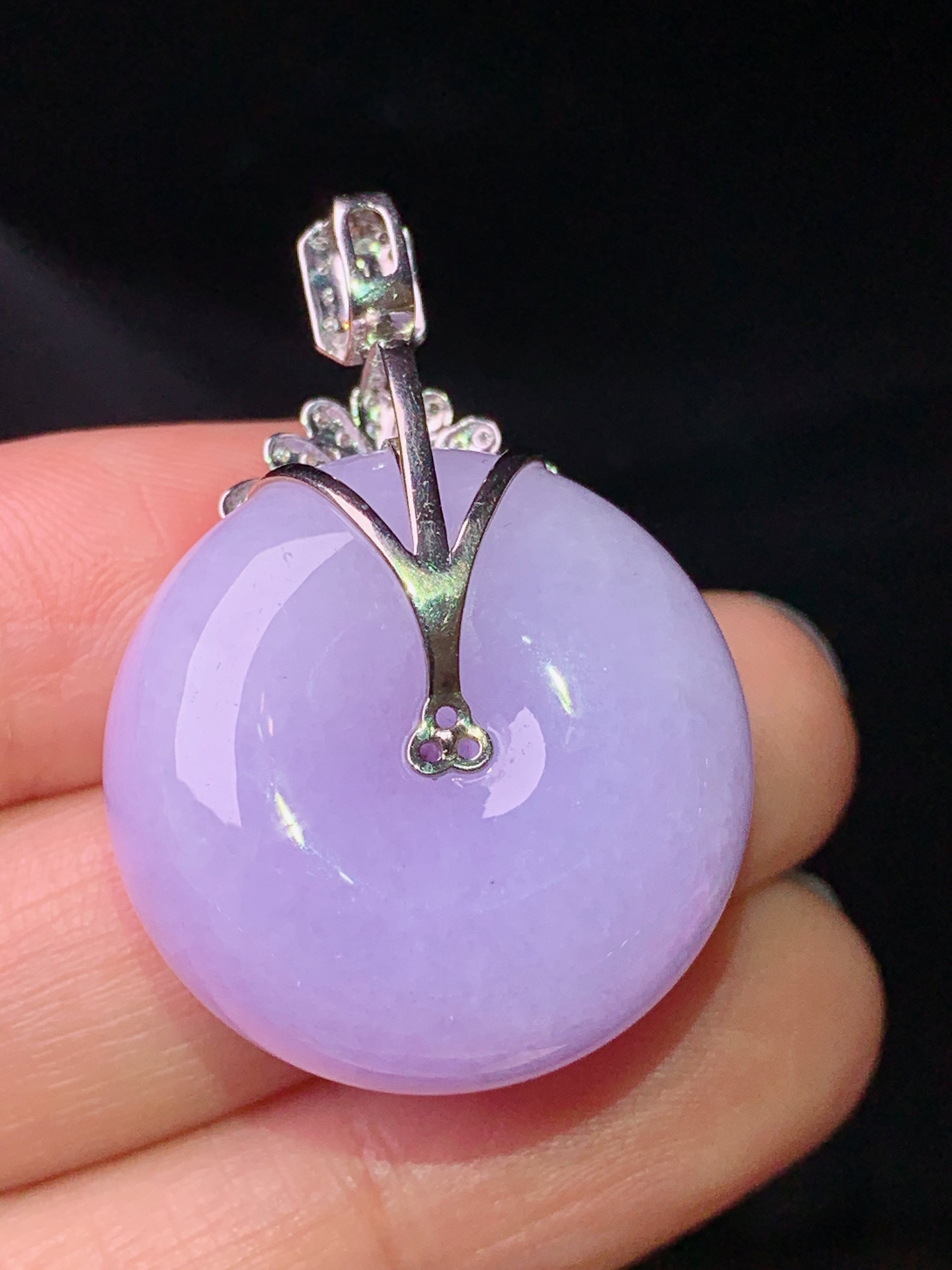 18k金钻镶嵌紫罗兰平安扣吊坠 玉质细腻 色泽艳丽清新 水润亮眼 整体尺寸35*24.5*12.5b1