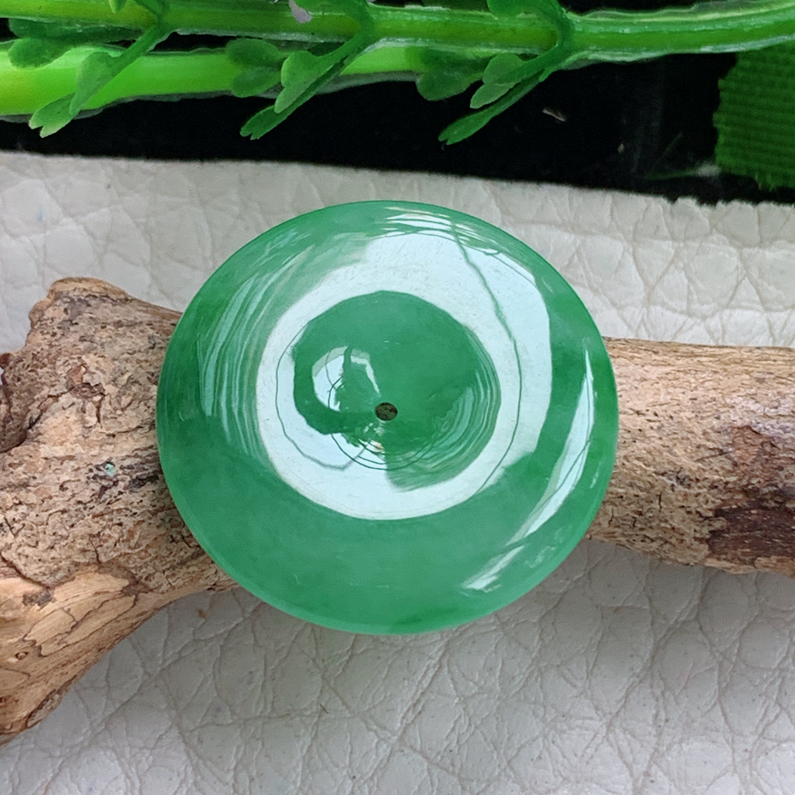 xo实拍22.3*3.9缅甸翡翠a货冰绿平安扣 玉扣玉挂件 玉坠