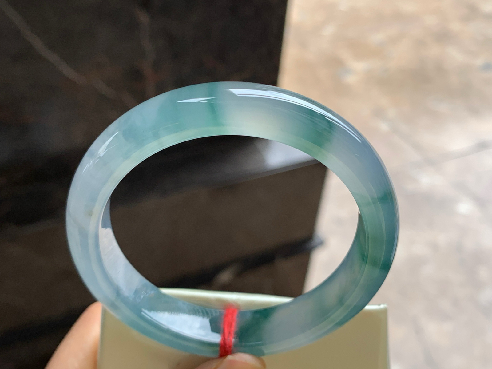 57-12.4-8.3

冰蓝花手镯^_^冰透 飘花灵韵