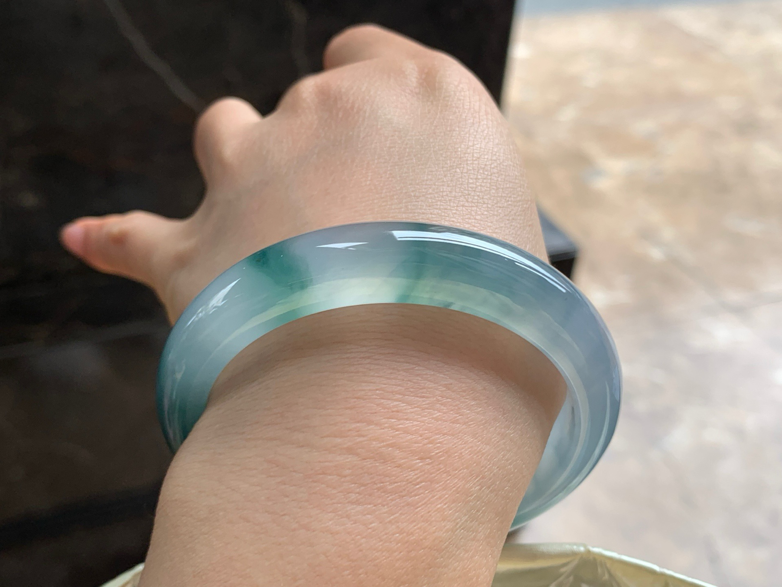 57-12.4-8.3

冰蓝花手镯^_^冰透 飘花灵韵