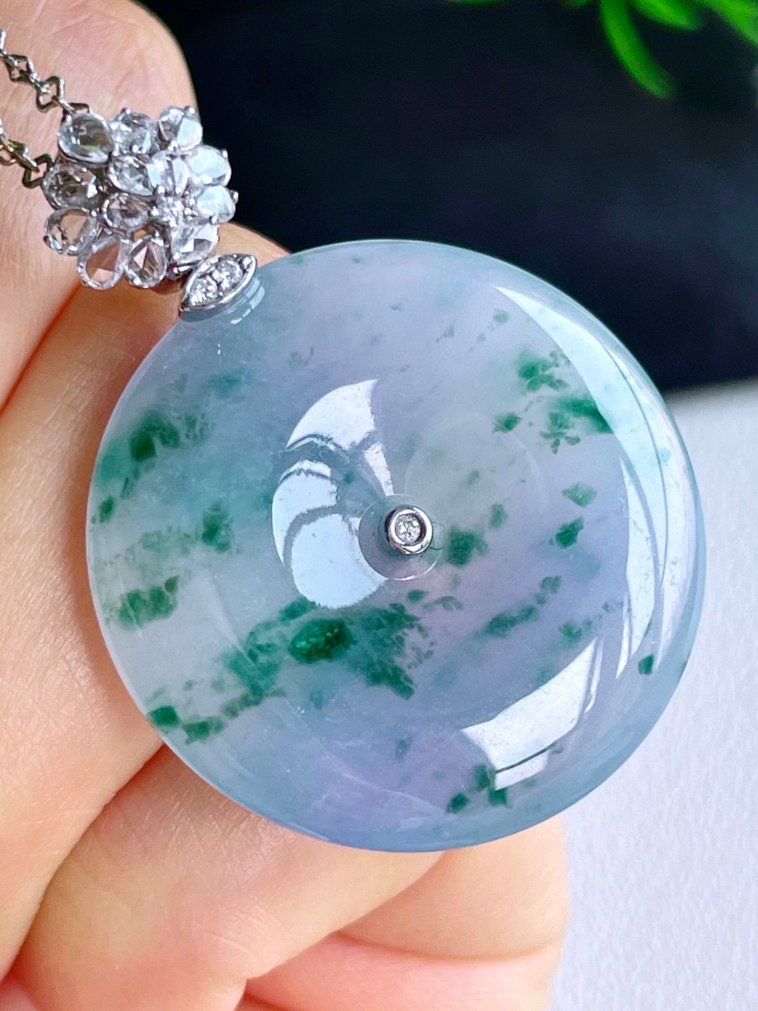 冰紫罗兰飘花平安扣吊坠  
18k金镶嵌
整体40/裸石29.5-5.7