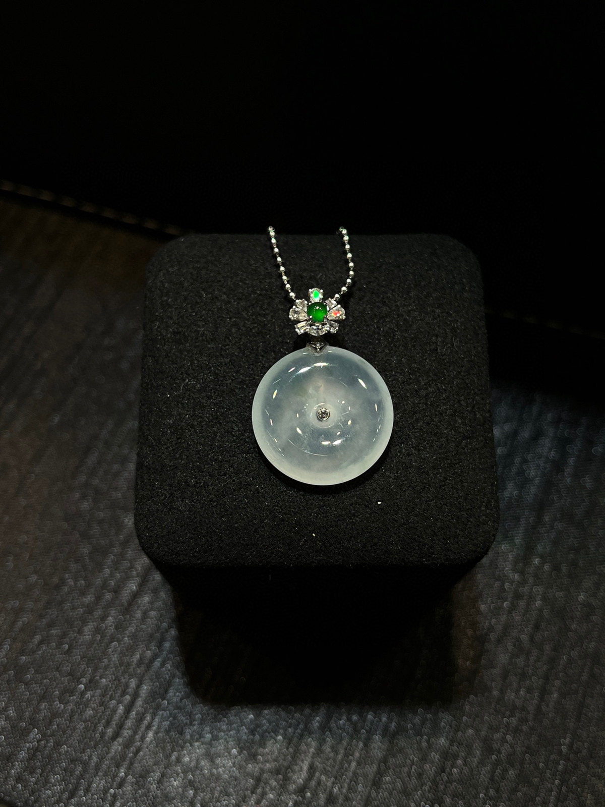 白冰平安扣……
-

白冰料子清透干净
像一汪小泉水 冰冰润润