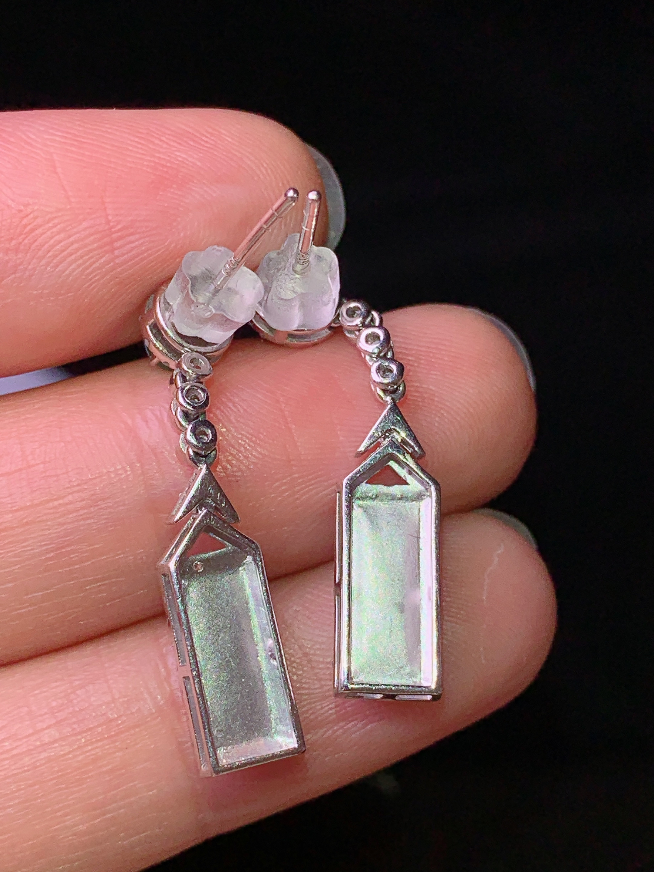 18k金钻镶嵌满绿玉柱耳坠 玉质细腻 色泽艳丽清新 水润亮眼 整体尺寸29*5.8*5z1