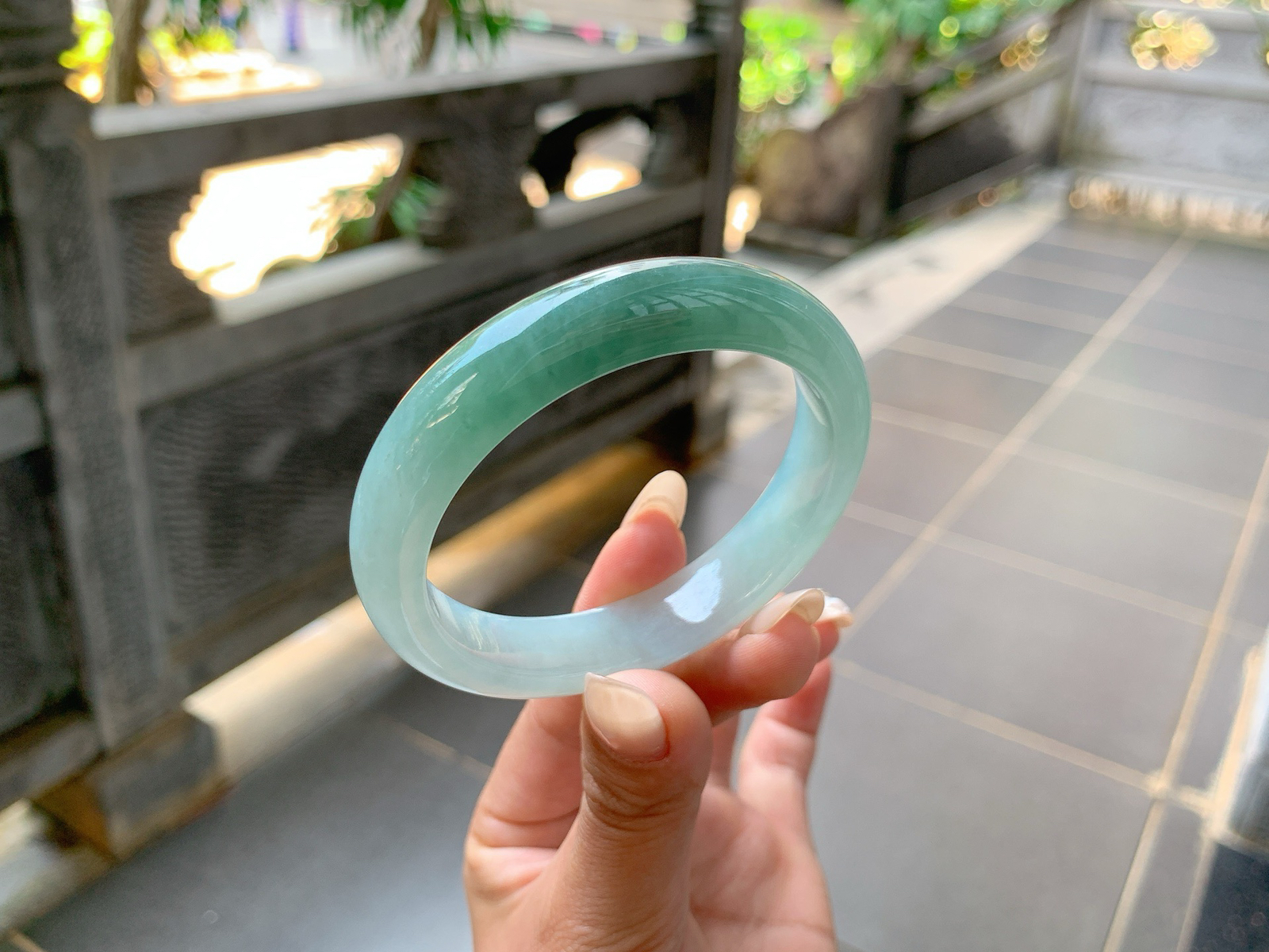 ｜54圈口
半山半水手镯，山水相间，宛如诗画梦境，冰润细腻，