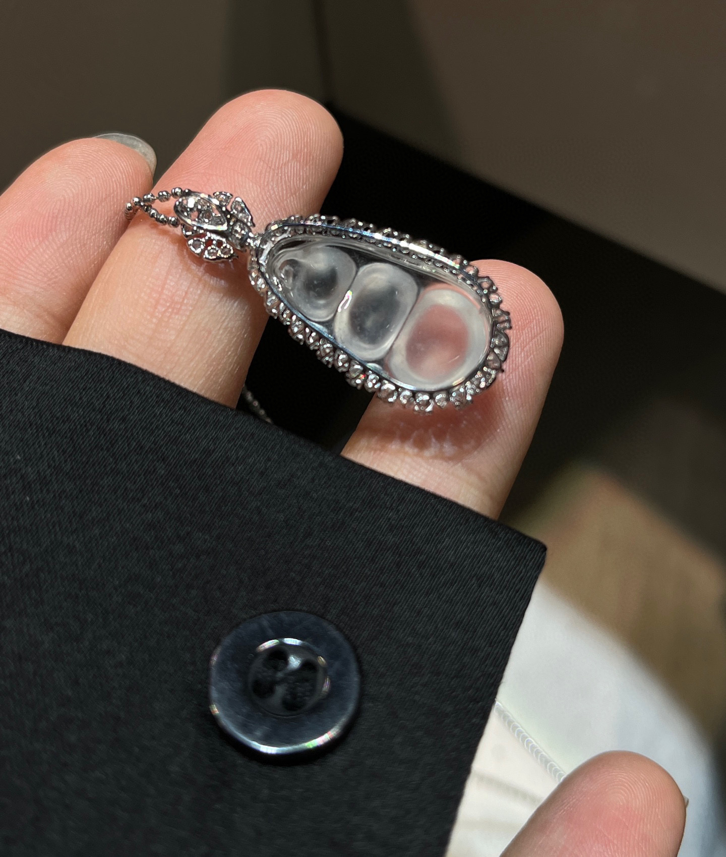 高冰福豆｜连中三元，冰润到发光
-

冰种通透起光，胶感满满，干净无杂
18k金镶嵌