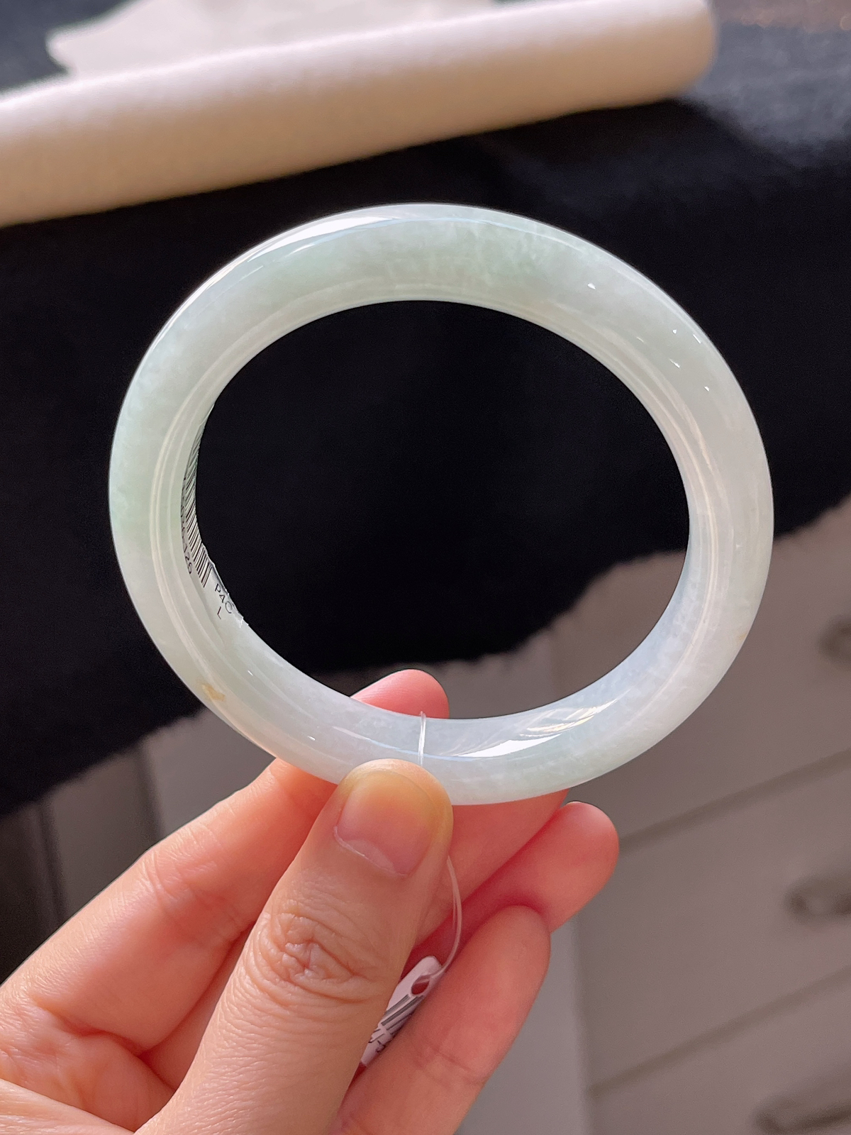 正圈56.4圈口，翡翠糯化种浅绿色手镯