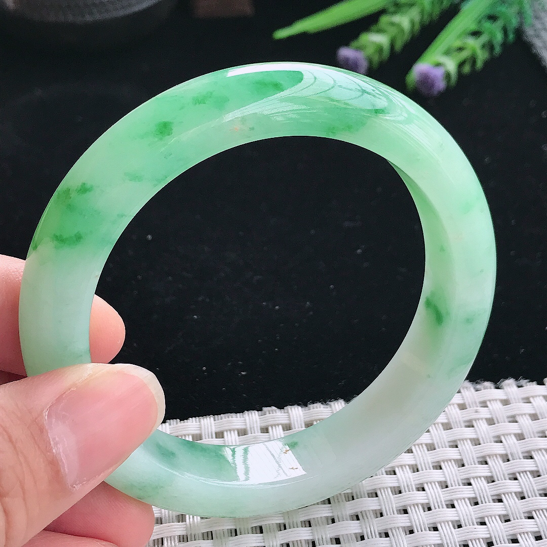 实拍A货翡翠58/12.8/9.2老坑精美飘阳绿手镯宽边玉镯手环