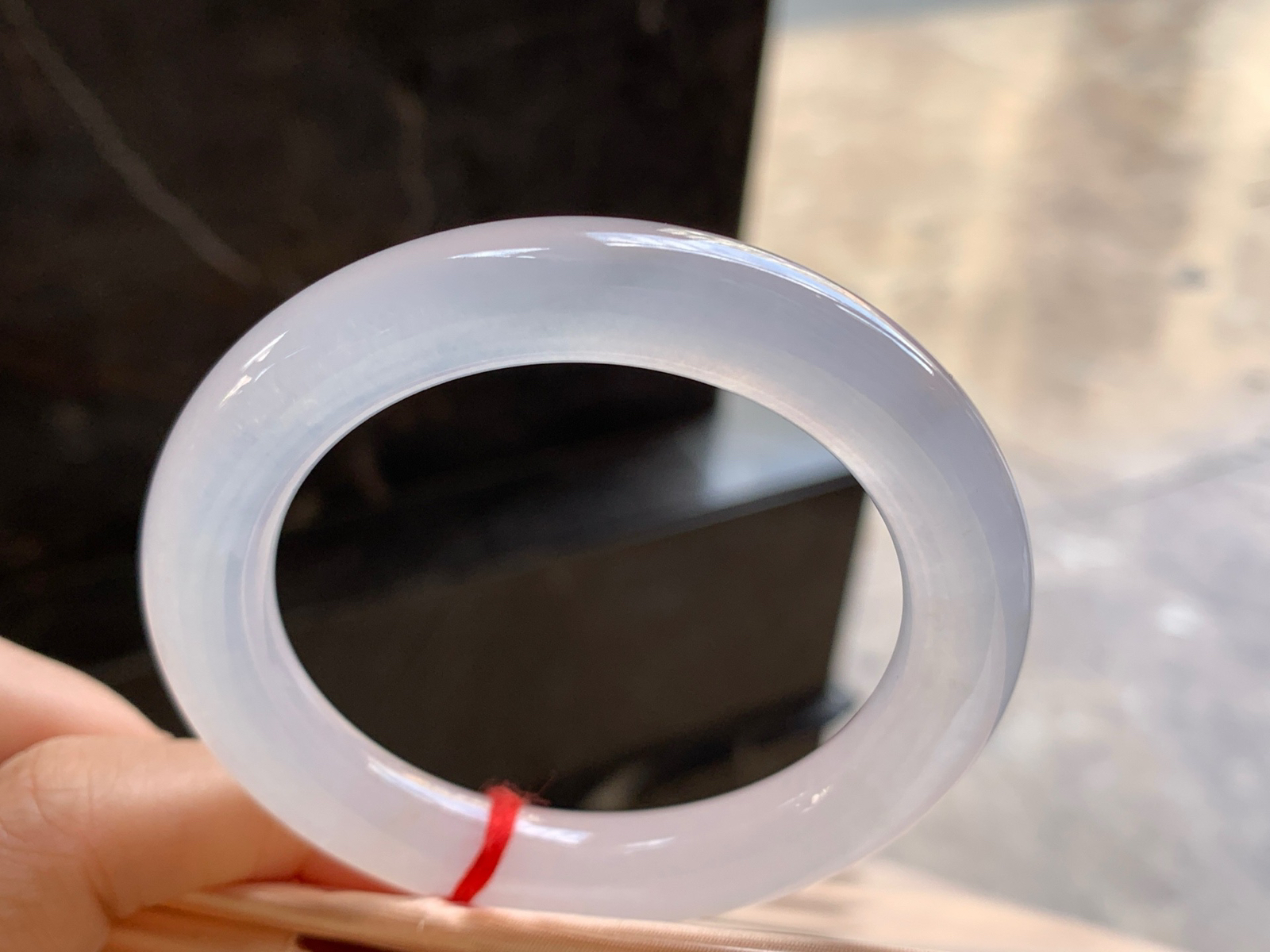 52-10.3

冰紫圆条手镯^_^透亮