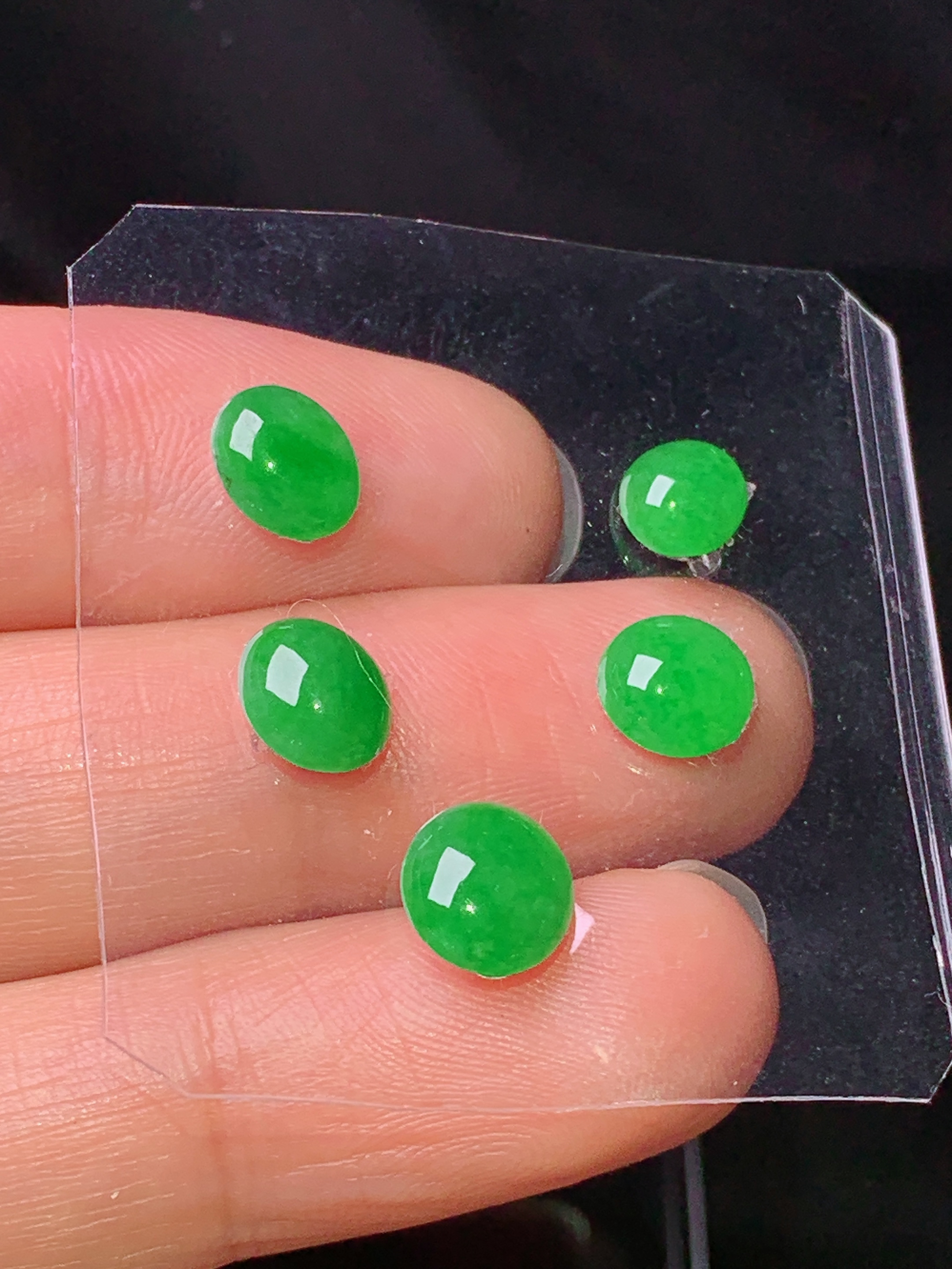 镶嵌款 满绿蛋面一手 玉质细腻 色泽艳丽清新 水润亮眼 整体尺寸7.8*7.2*3L2