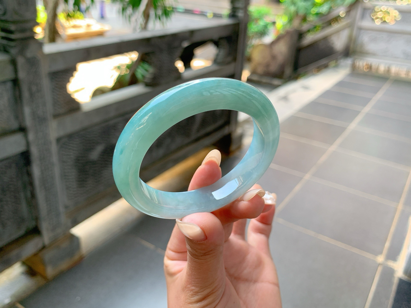 ｜54圈口
蓝紫底飘花，这种色系太难遇了，物以稀为贵，