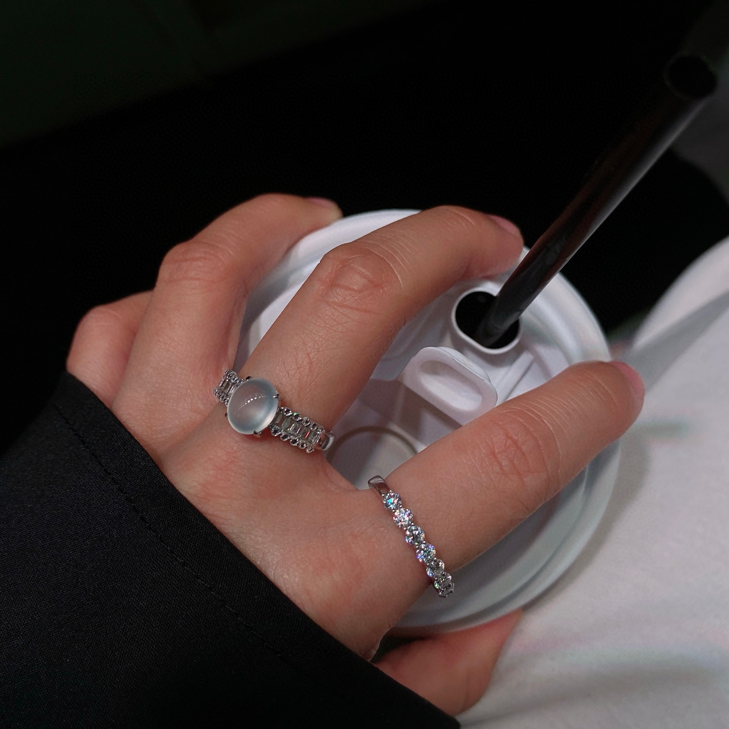 高冰蛋面戒指 
冰纯饱满，温润起光，纯净无暇
18k金镶嵌，佩戴优雅精致
尺寸如图一  实物更美～