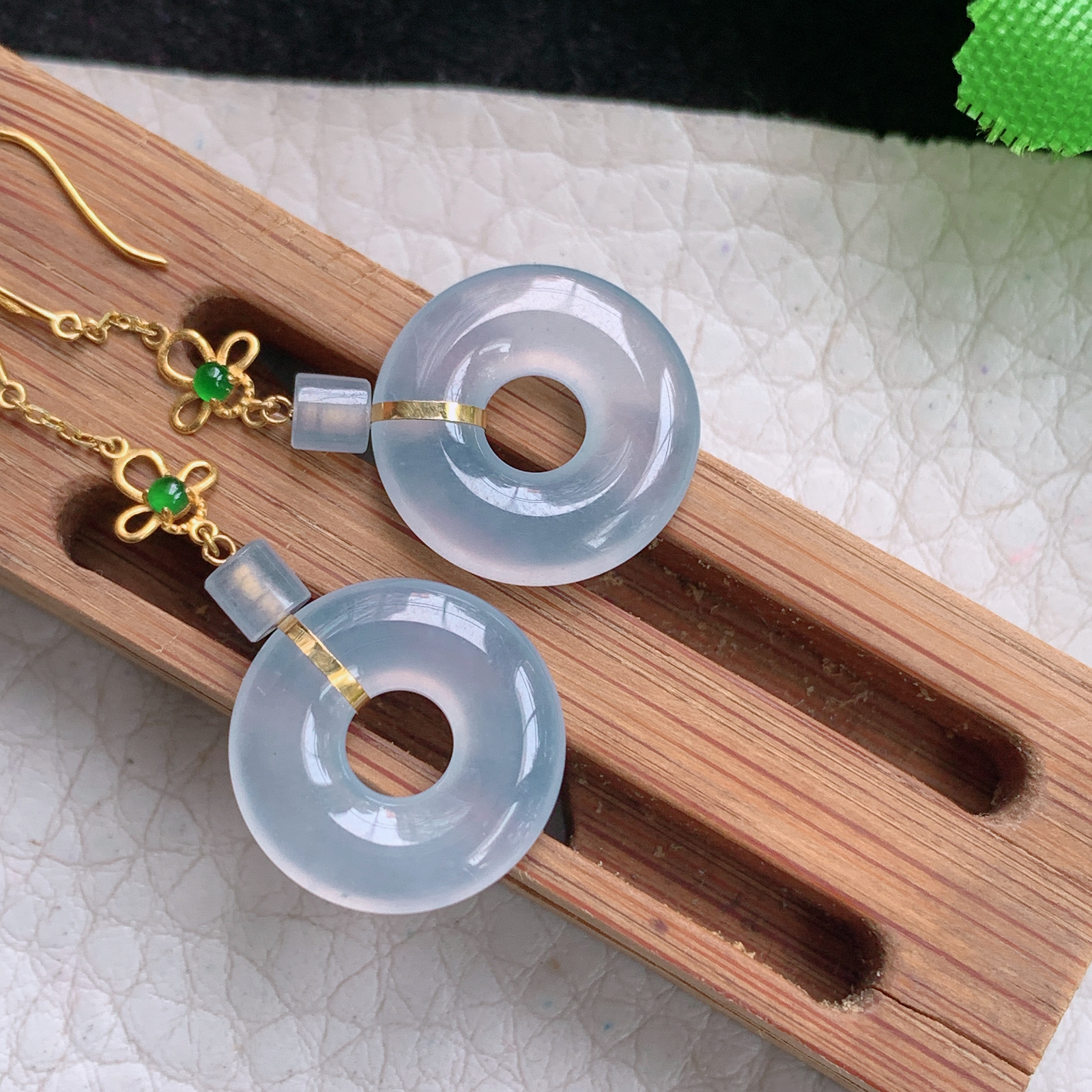 xo实拍42*14.6*3.3缅甸翡翠a货冰种起光平安扣 甜甜圈耳坠 耳饰