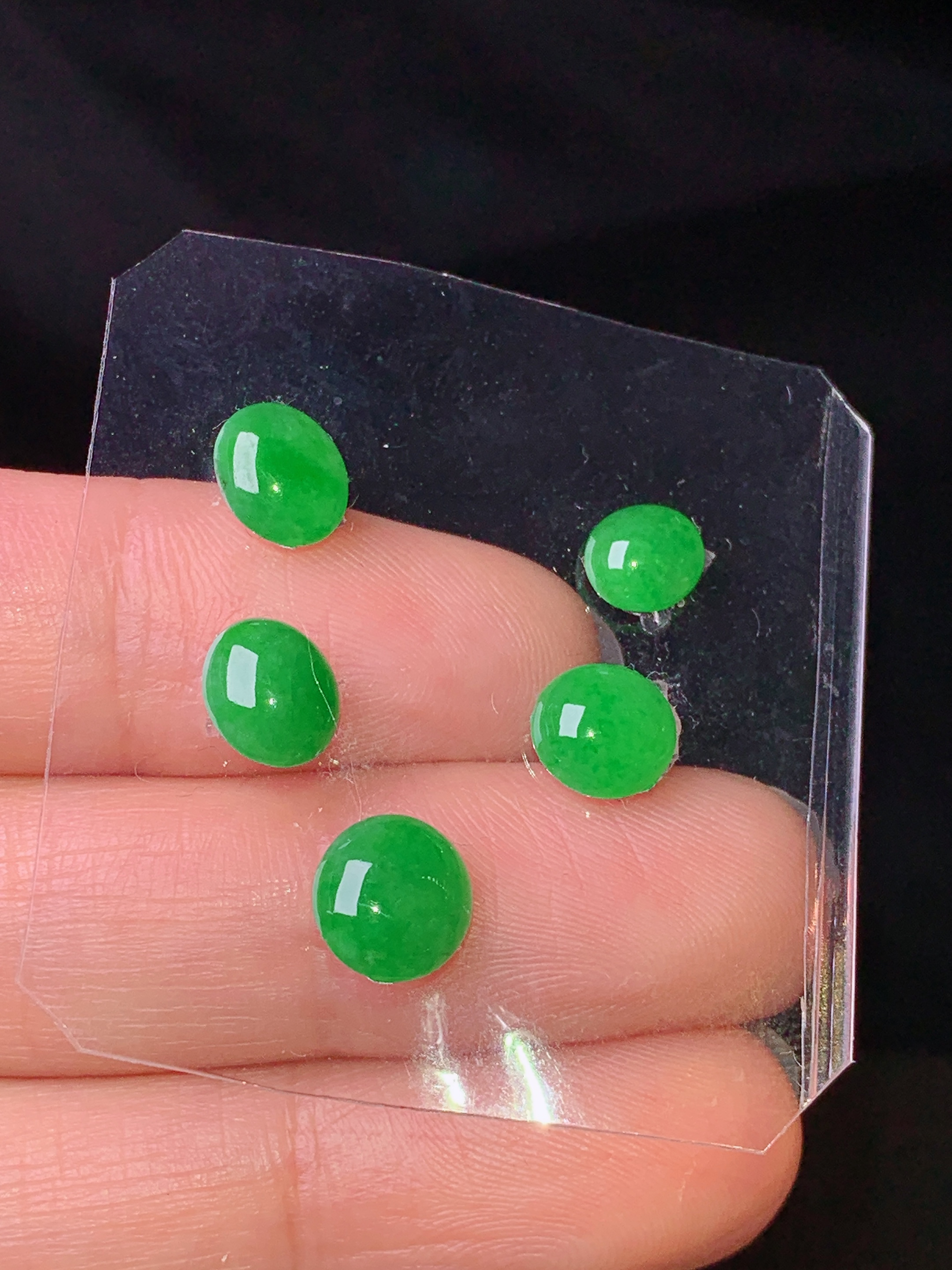 镶嵌款 满绿蛋面一手 玉质细腻 色泽艳丽清新 水润亮眼 整体尺寸7.8*7.2*3L2