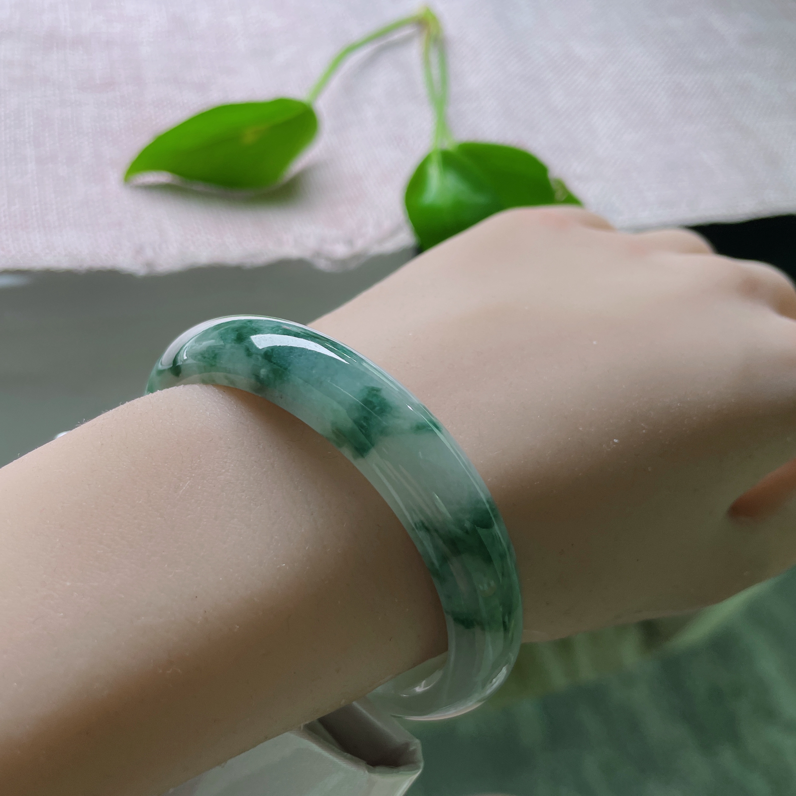 尺寸：52.8（47）/12.2/7.1飘花贵妃，水润细腻，繁花似锦觅安宁，贵气..