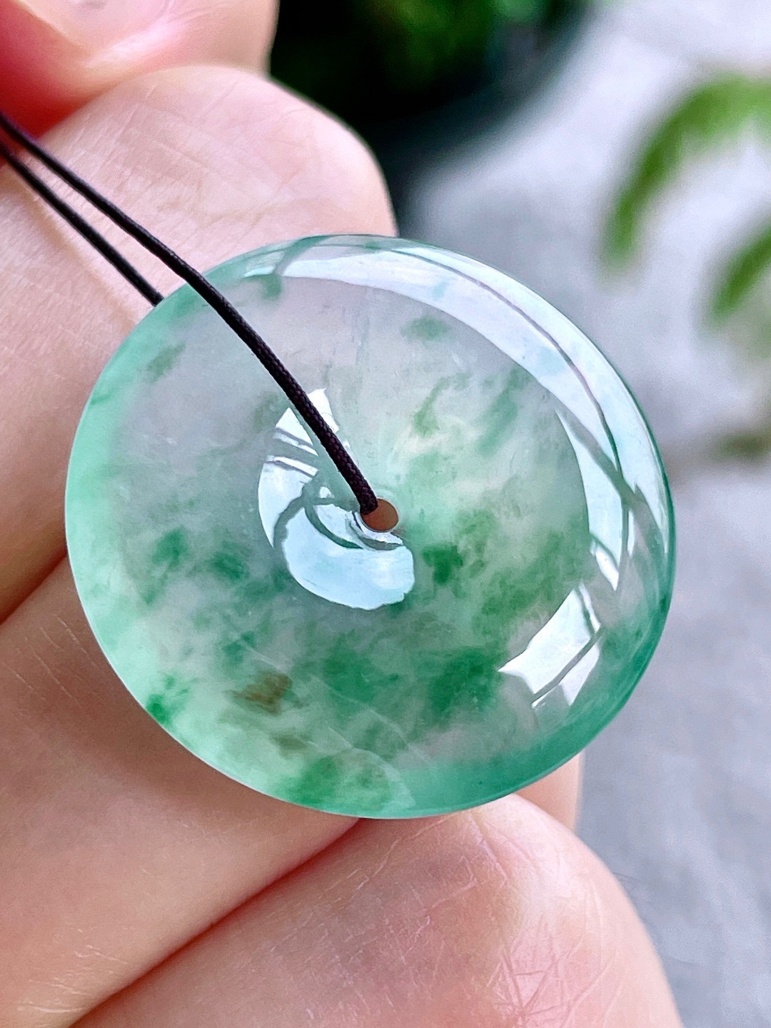 冰飘花平安扣吊坠
无纹裂