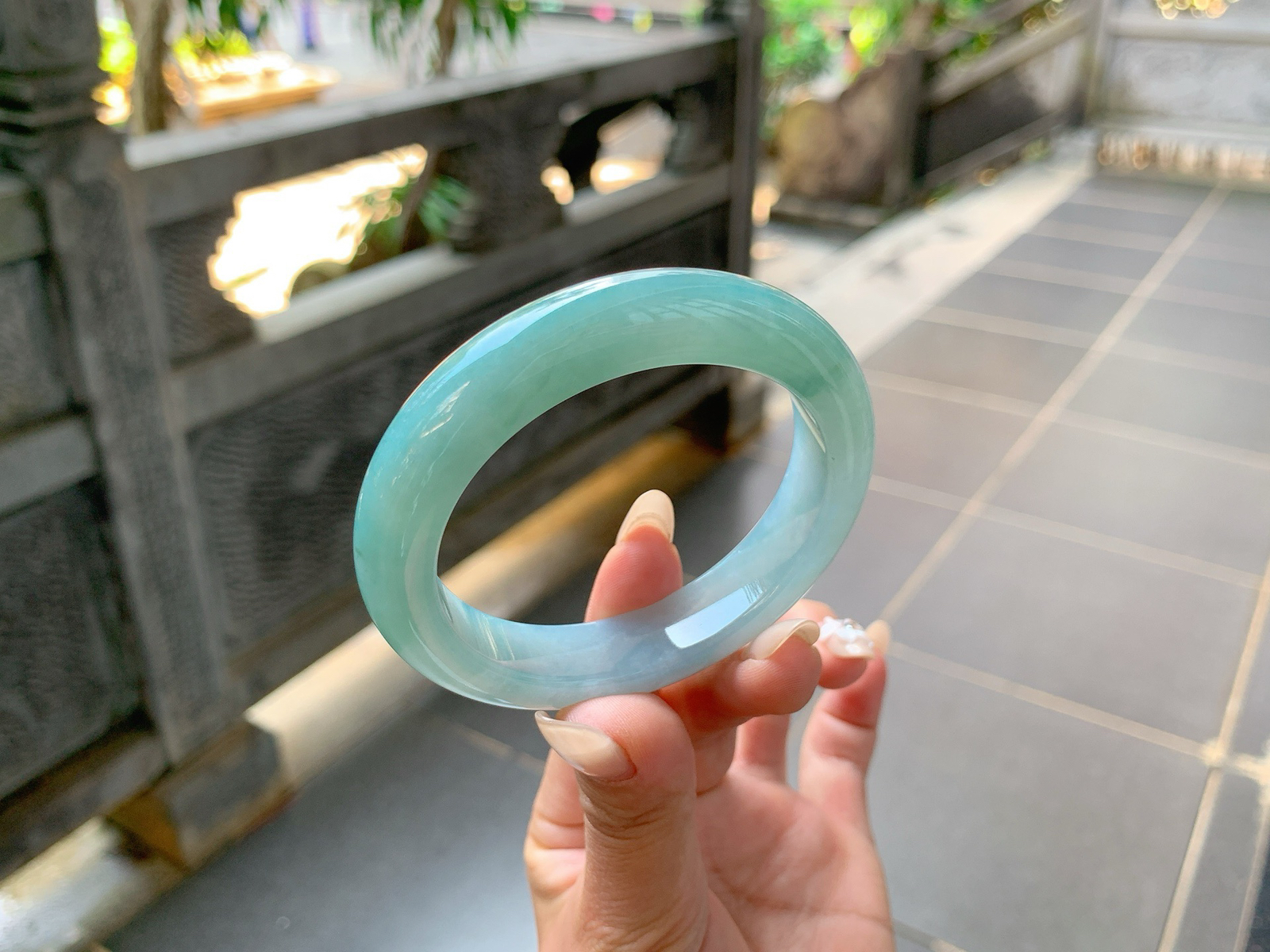 ｜54圈口
蓝紫底飘花，这种色系太难遇了，物以稀为贵，