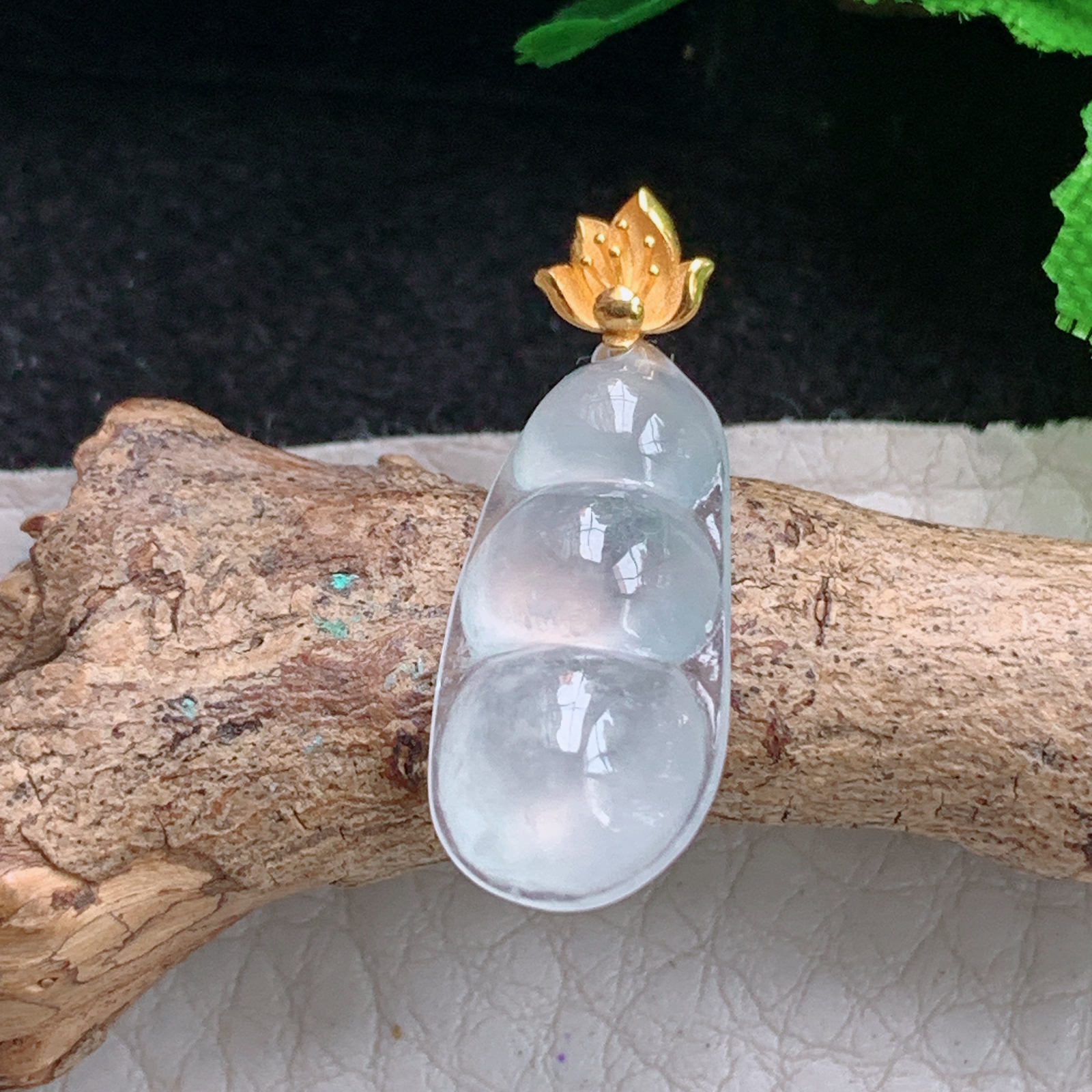 xo实拍25*10*4.8缅甸翡翠a货冰种起光平安豆 翡翠豆荚 状元豆玉挂件 玉坠