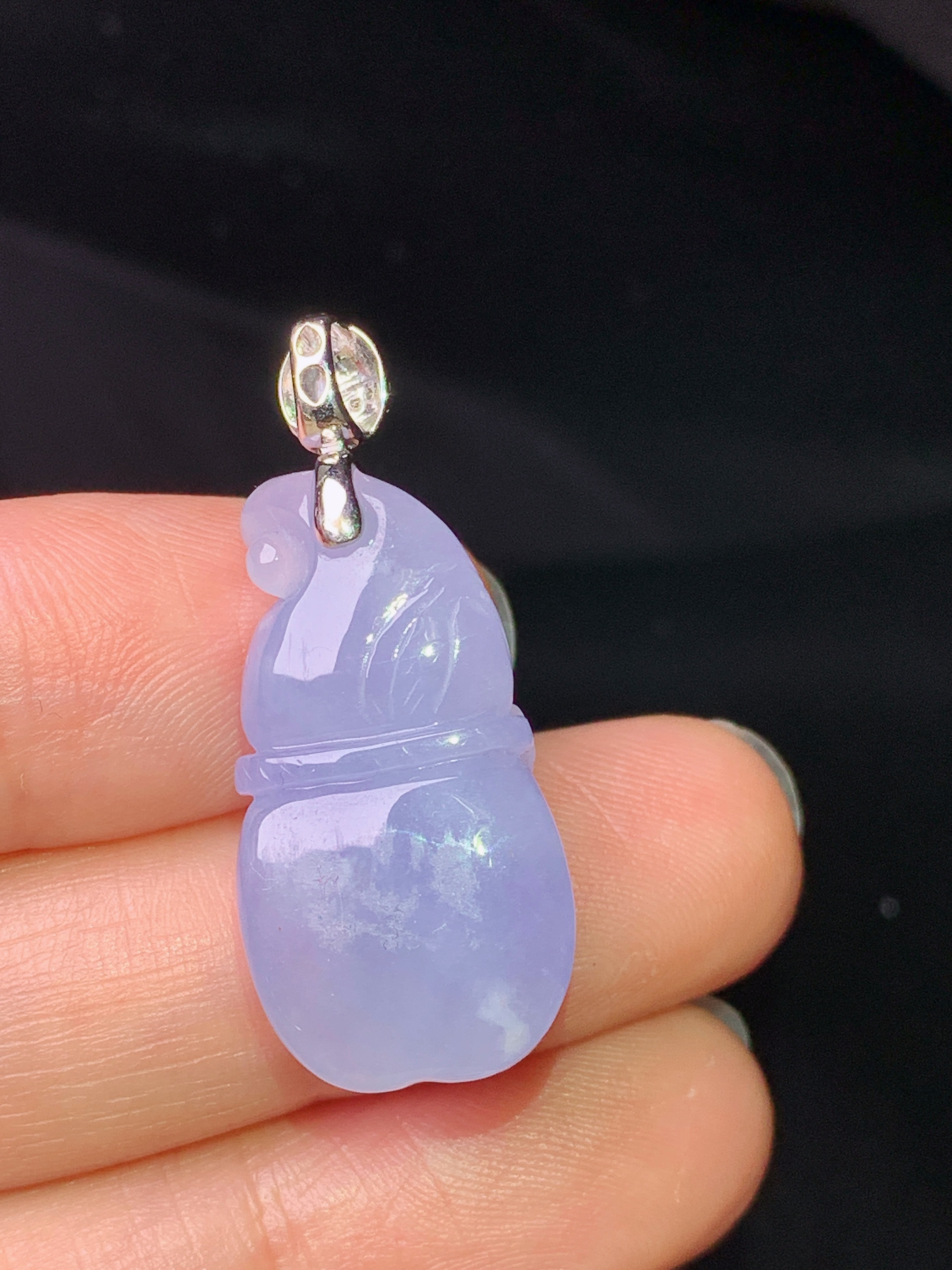 18k金钻镶嵌紫罗兰雕花葫芦吊坠 玉质细腻 色泽艳丽清新 水润亮眼 整体尺寸31.7*13.2*9.5b1
