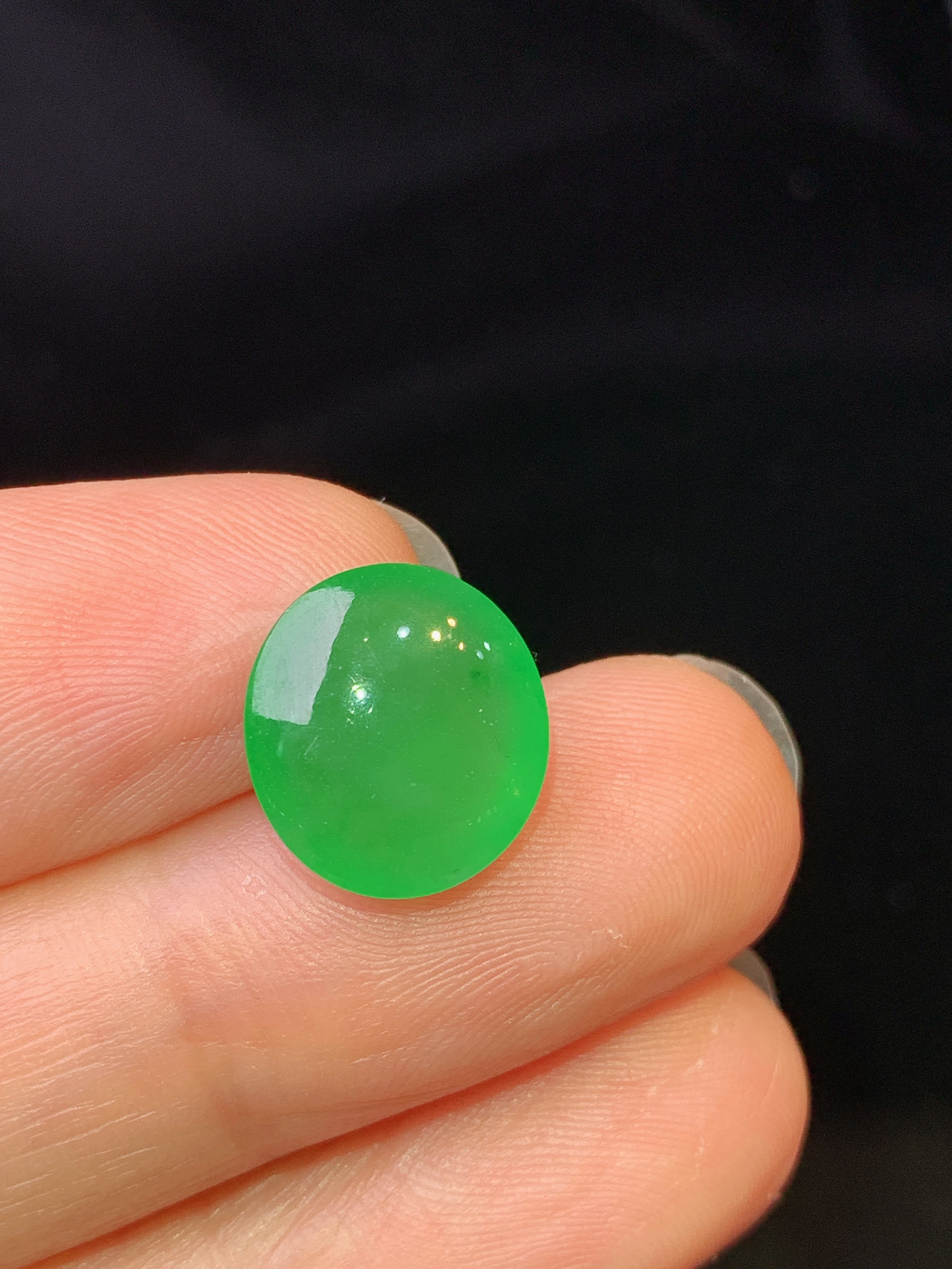 镶嵌款 满绿蛋面吊坠 玉质细腻 色泽艳丽清新 水润亮眼 整体尺寸11.8*10.8*5.8d3