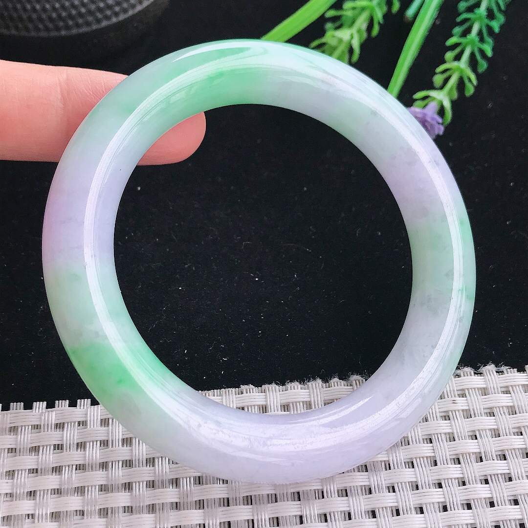 实拍A货翡翠56.5/11.6老坑精美冰润春带彩圆条手镯玉镯手环