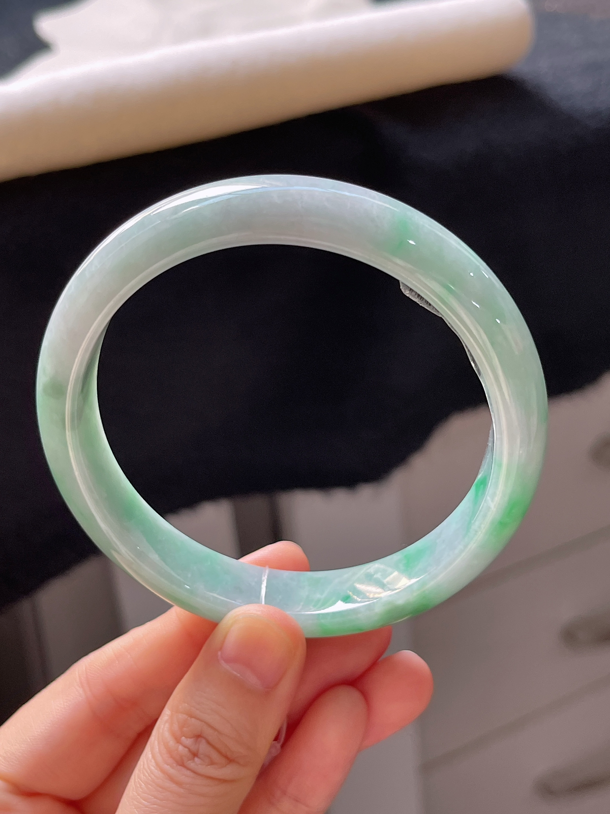 正圈61.8圈口，翡翠糯化种淡绿色手镯