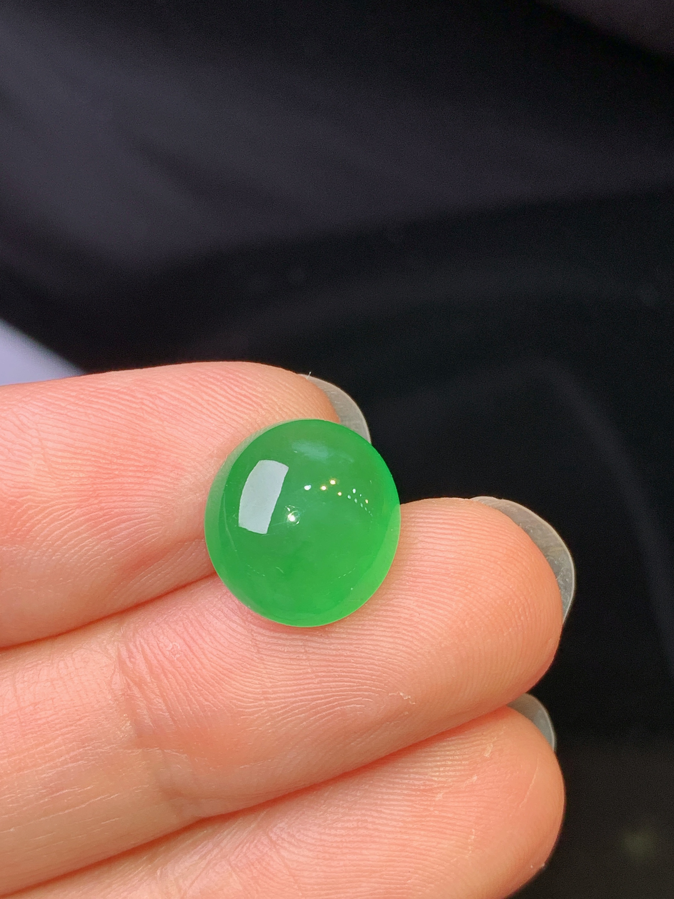 镶嵌款 满绿蛋面吊坠 玉质细腻 色泽艳丽清新 水润亮眼 整体尺寸11.8*10.8*5.8d3