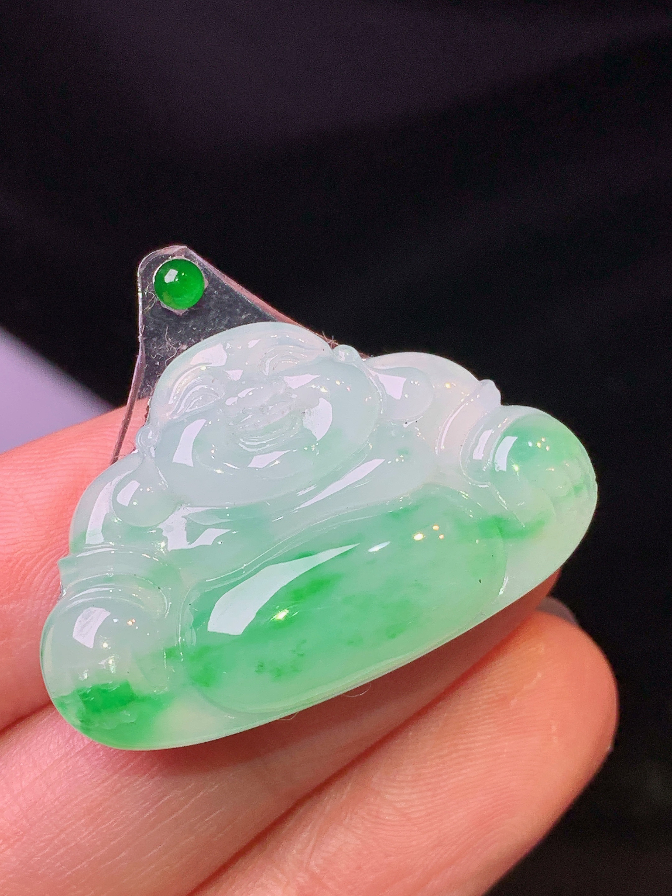 镶嵌款 飘绿佛公吊坠 玉质细腻 色泽艳丽清新 水润亮眼 整体尺寸21.8*33.1*4.8*2x