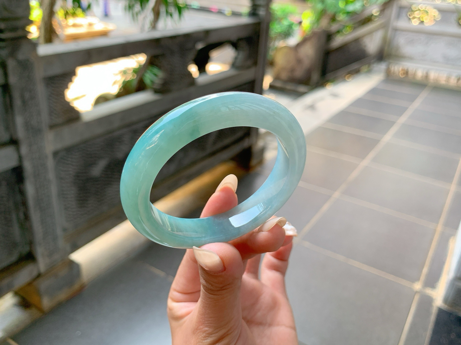 ｜54圈口
蓝紫底飘花，这种色系太难遇了，物以稀为贵，