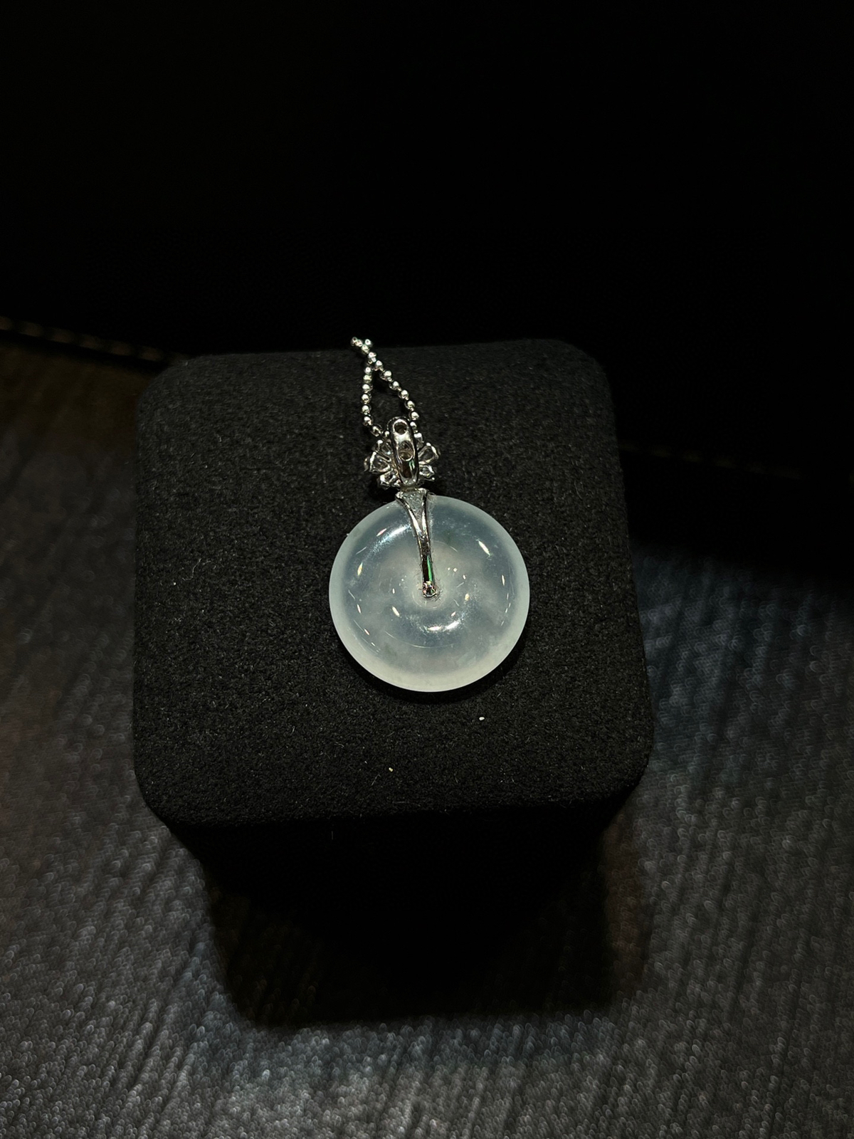 白冰平安扣……
-

白冰料子清透干净
像一汪小泉水 冰冰润润