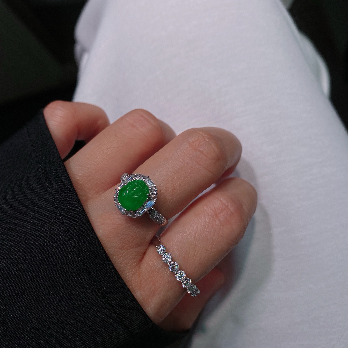冰阳绿貔貅戒指 
细腻水润，品相饱满，色泽鲜艳
18k金镶嵌，招财，漂亮大气
实物更美～