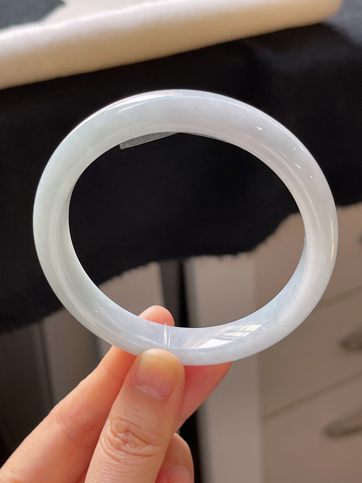 正圈60.3圈口，翡翠糯化种淡绿色手镯