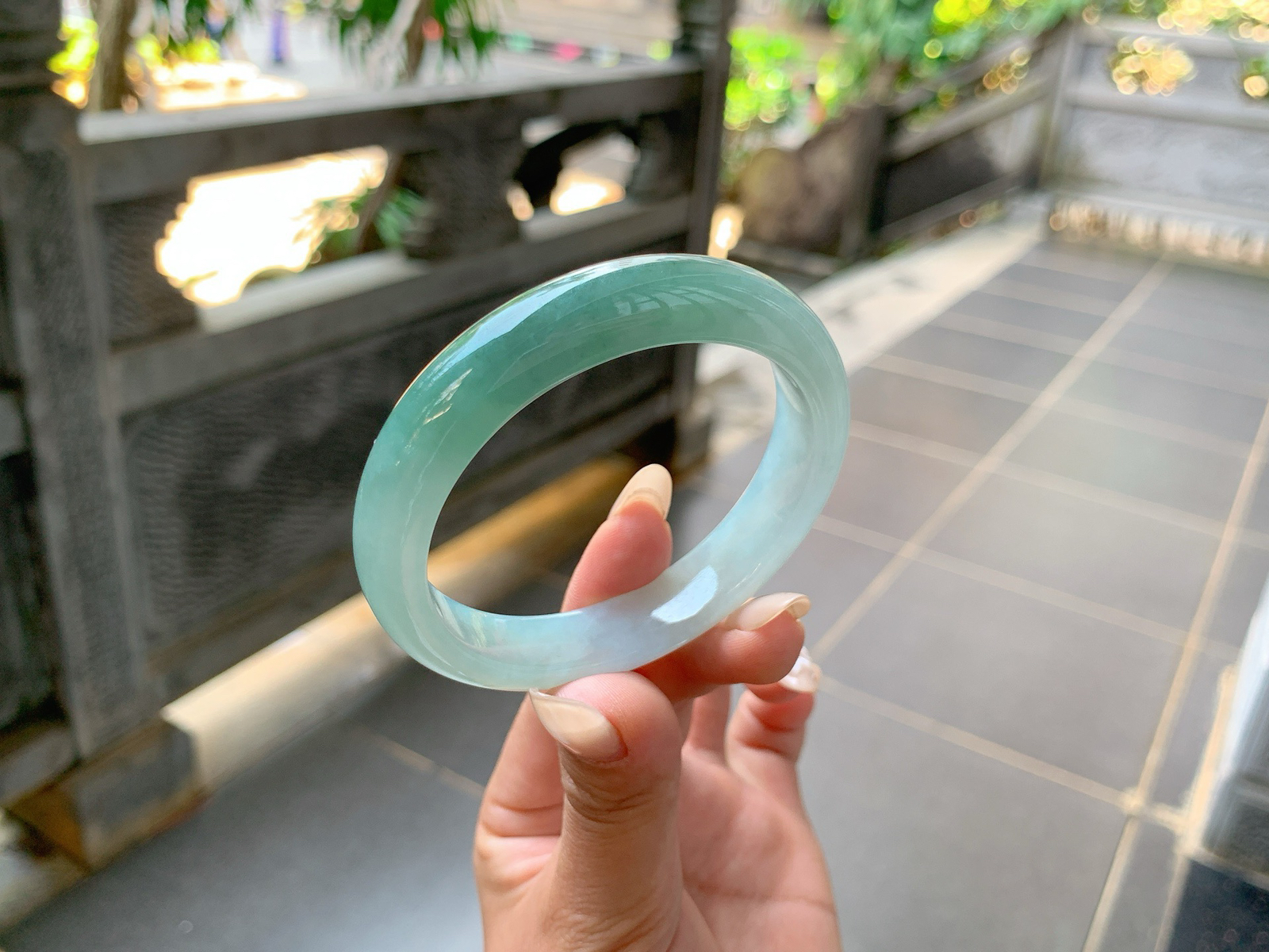 ｜54圈口
半山半水手镯，山水相间，宛如诗画梦境，冰润细腻，