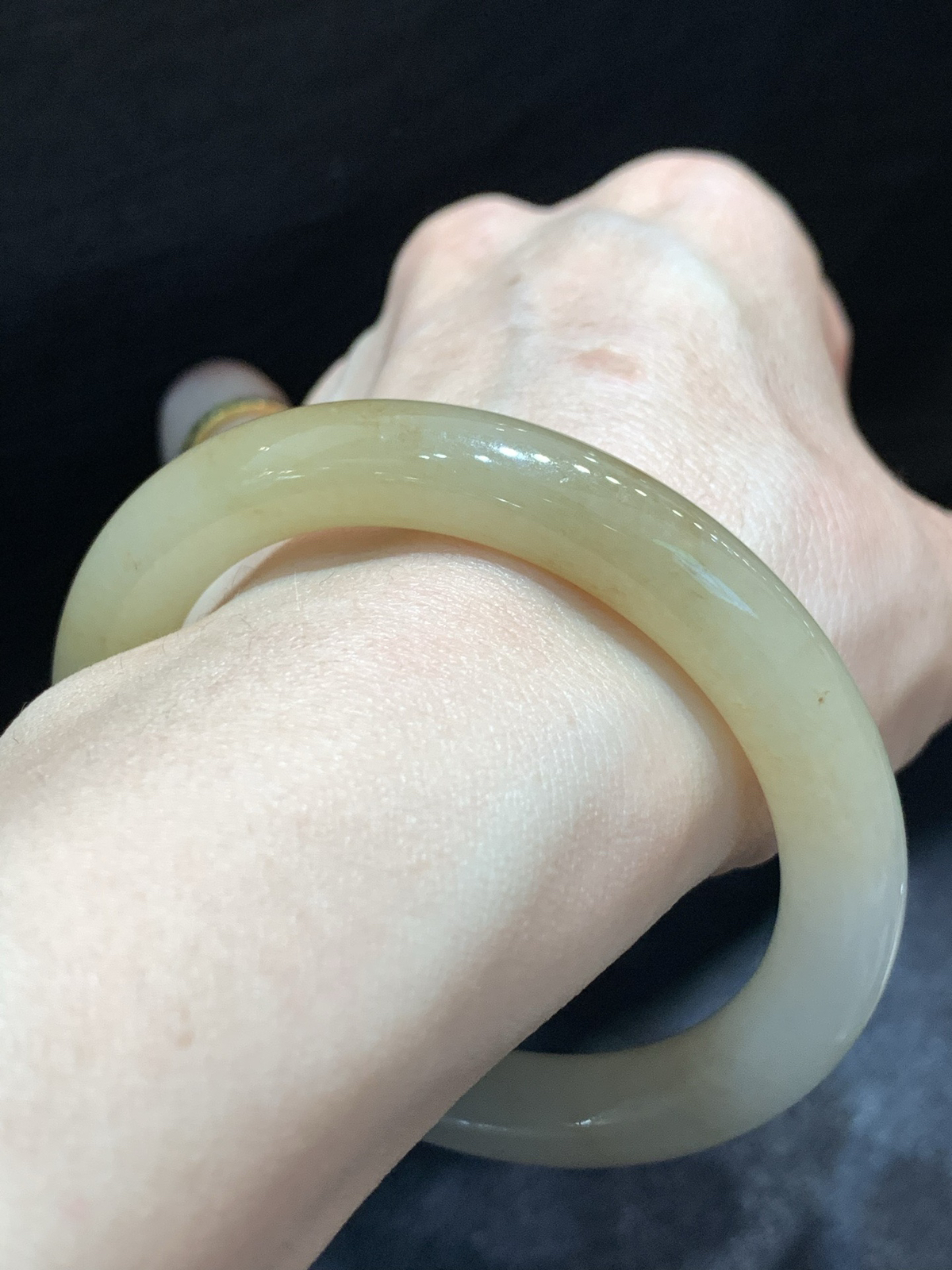 尺寸55.6/9.9/9.6，冰黄翡圆条手镯
水润细腻 颜色超美