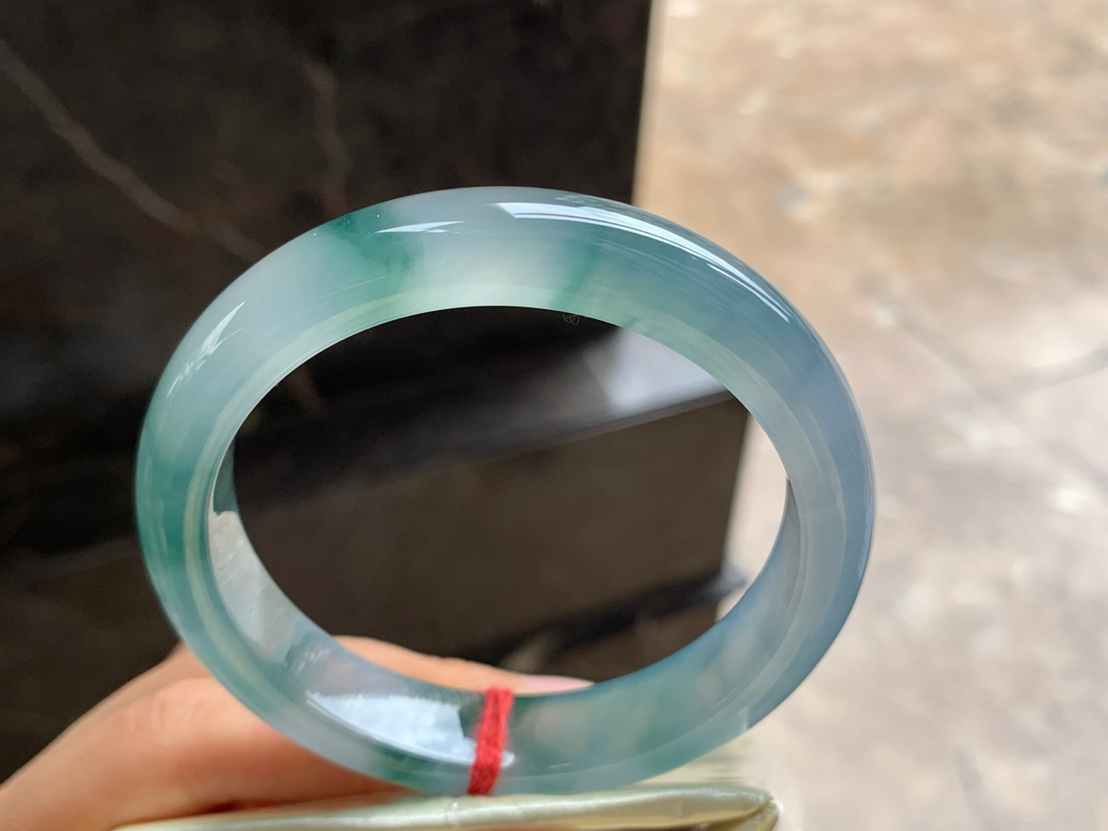 57-12.4-8.3

冰蓝花手镯^_^冰透 飘花灵韵