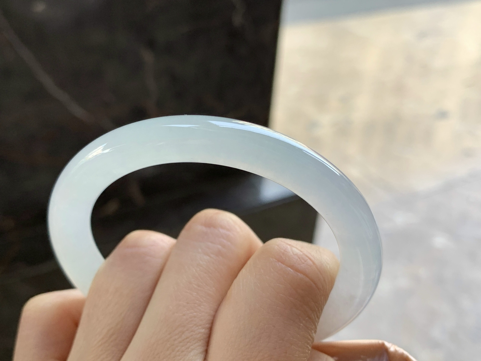 55-8.8

冰种圆条手镯^_^清透 水润