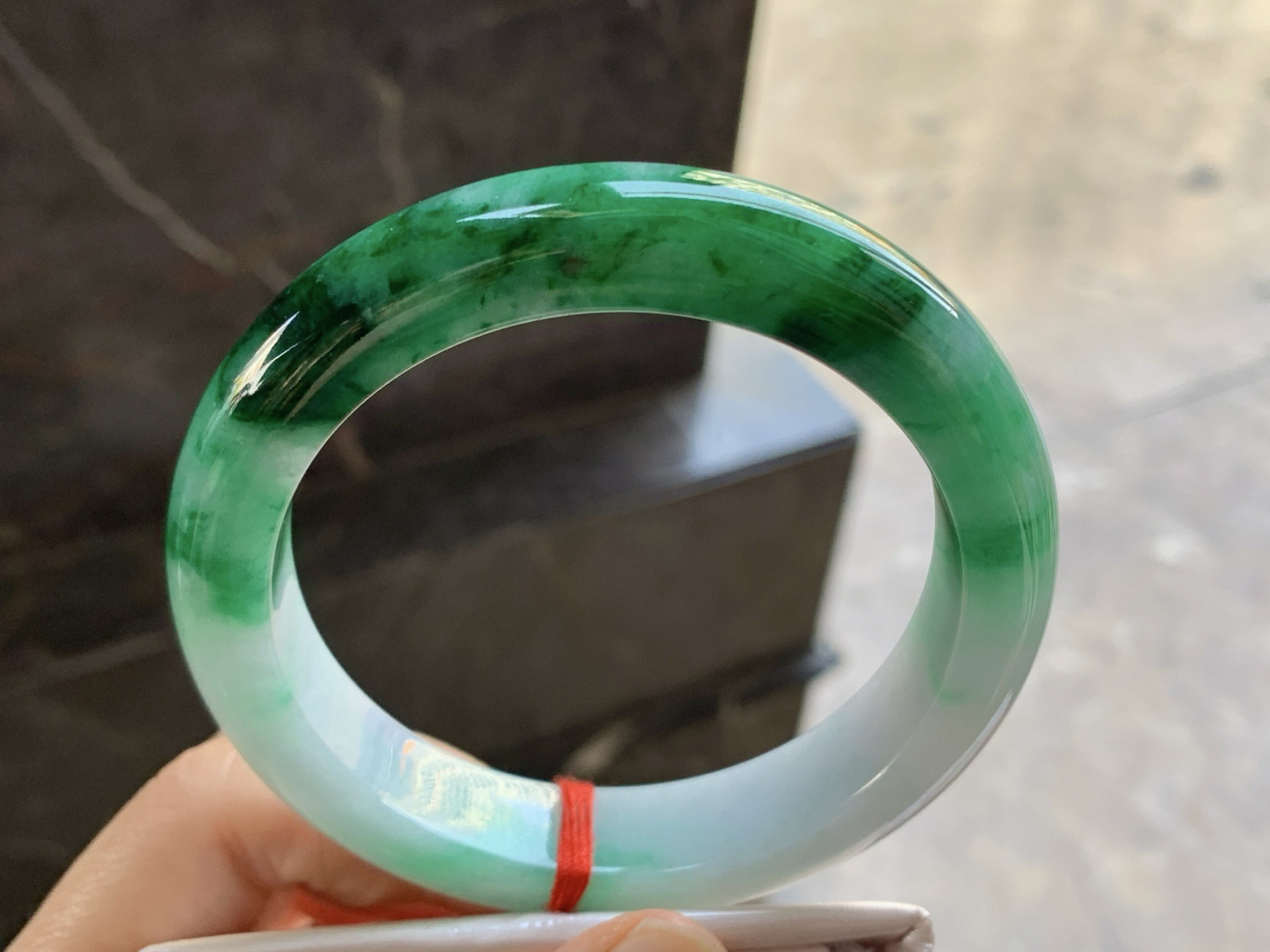 60-13.4-9.7

浓绿色手镯^_^鲜艳 玉质温润