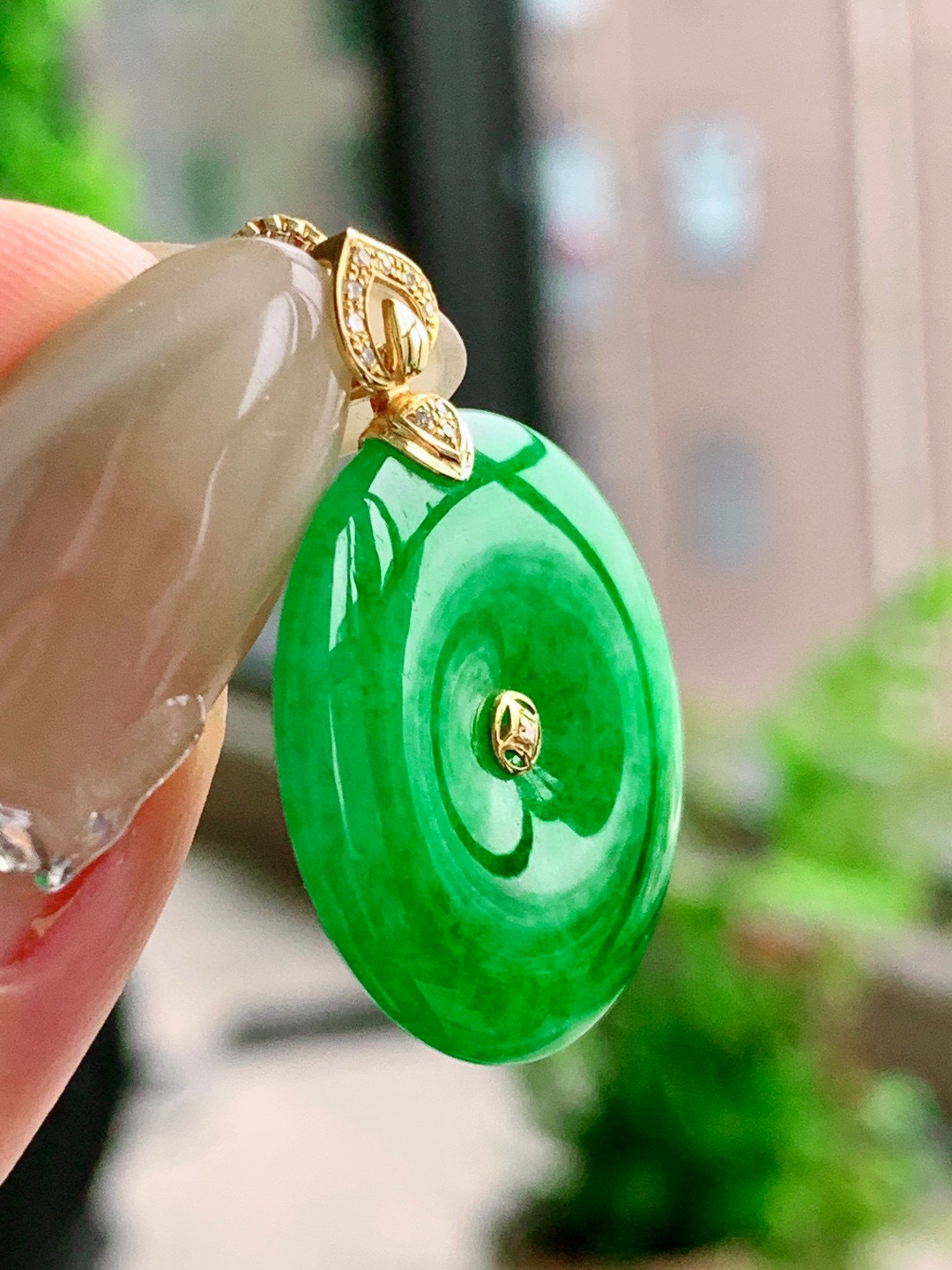 阳绿平安扣飘花平安扣吊坠  
【整体】31
【裸石】23.8-3.3