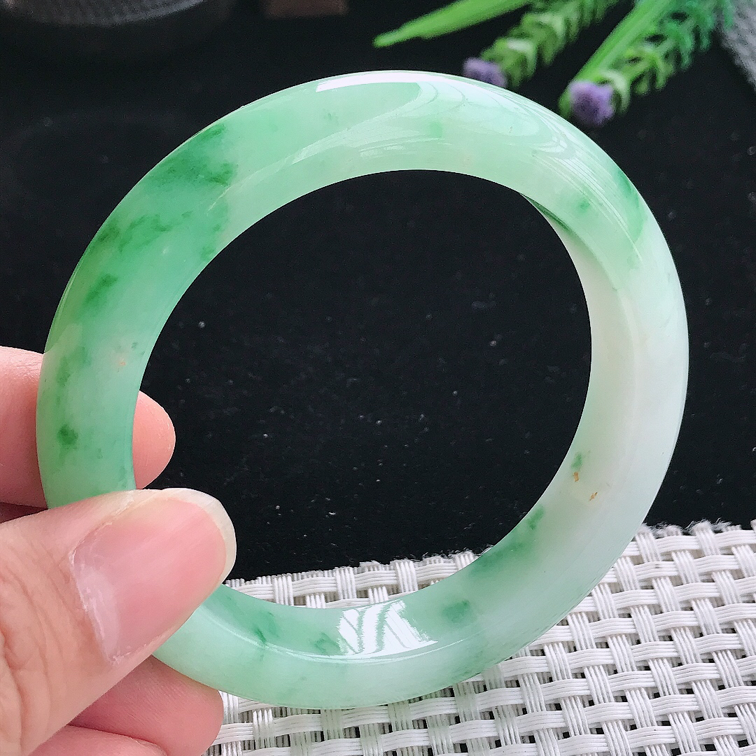 实拍A货翡翠58/12.8/9.2老坑精美飘阳绿手镯宽边玉镯手环