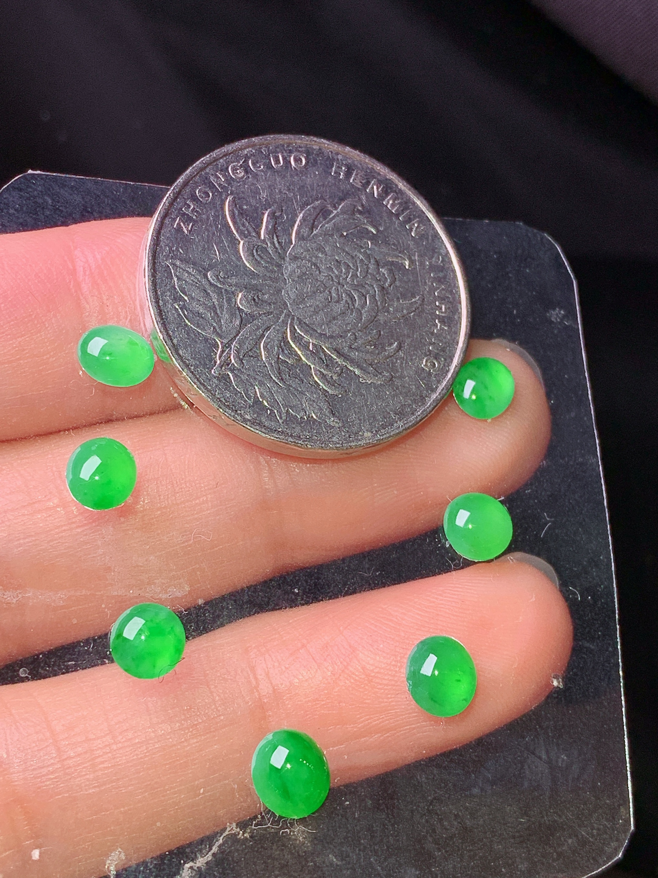 镶嵌款 满绿蛋面一手 玉质细腻 色泽艳丽清新 水润亮眼 整体尺寸5.7*5.2*2.5L2