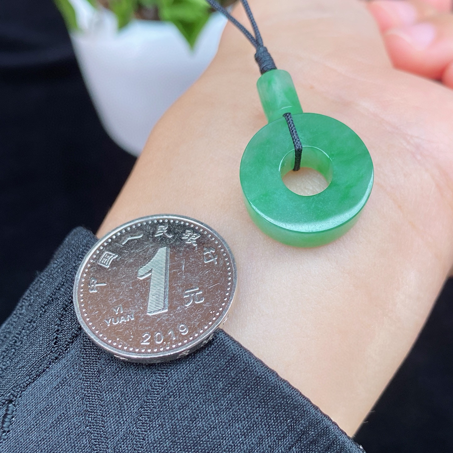 阳绿路路通 
底子干净细腻，种色兼备
诸事通顺、路路通
实物更美～