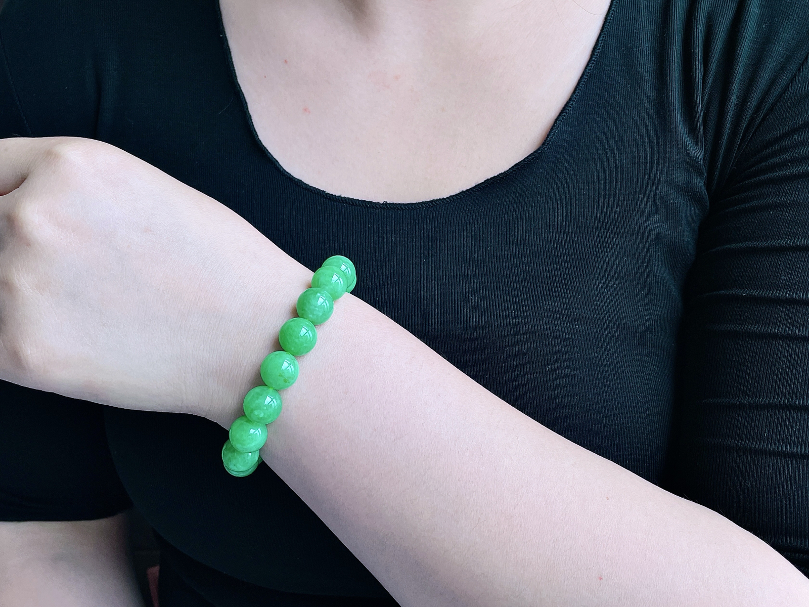 【珠子】高冰阳绿手串圆珠珠子手串
【说明】缅料 性价比高  
【尺寸】11.8mm
【重量】51.3克