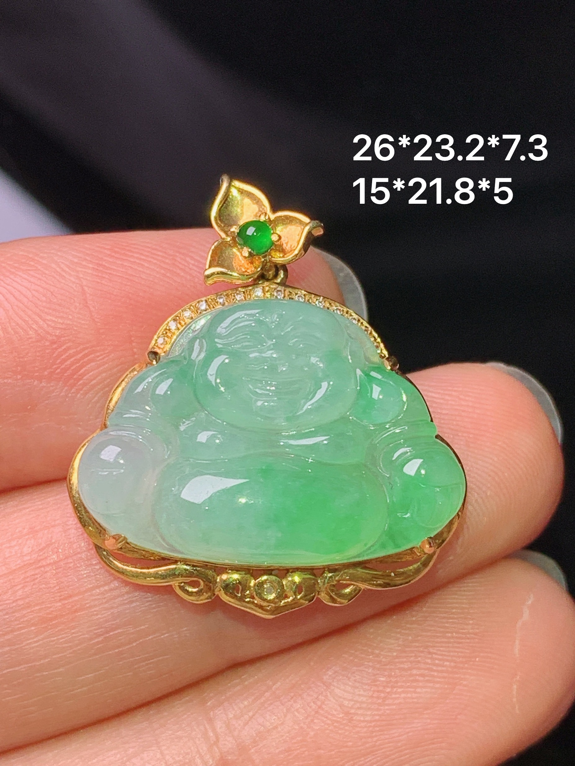 18k金钻镶嵌飘绿佛公吊坠 玉质细腻 色泽艳丽清新 水润亮眼 整体尺寸26*23.2*7.3m1