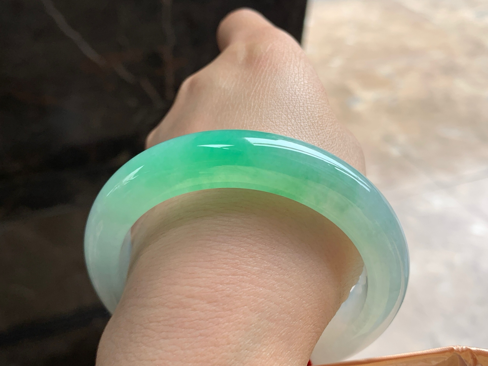 55.5-12.3-9.2

阳绿色手镯^_^色阳