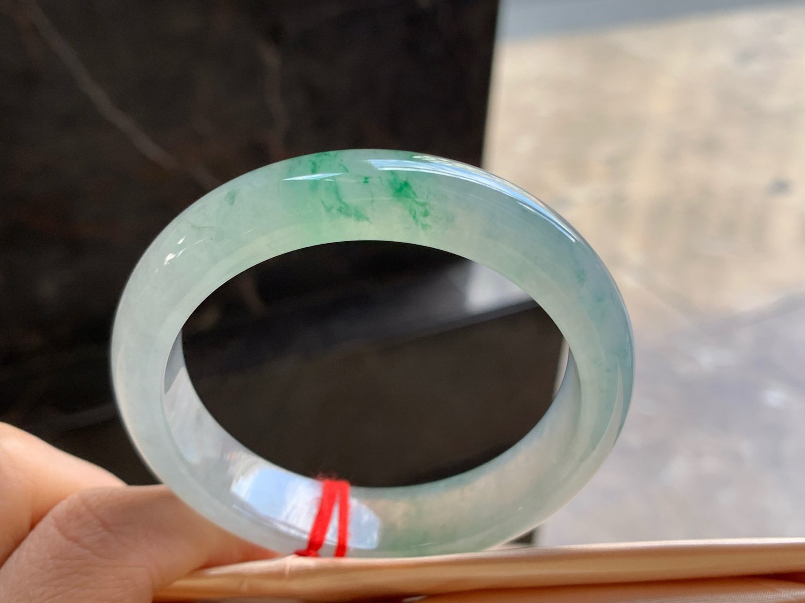 53.5-12.6-8.1

冰飘绿手镯^_^冰透水润