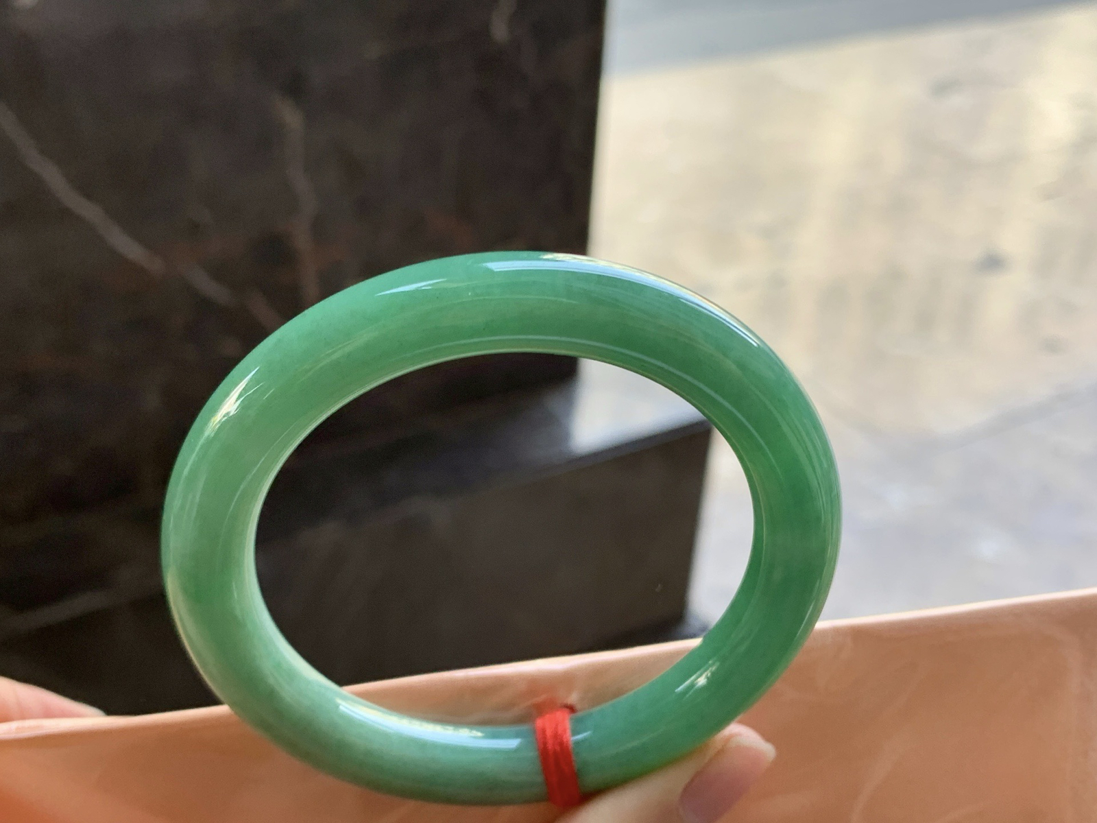 55-10

辣绿色圆条手镯^_^鲜艳 浓郁