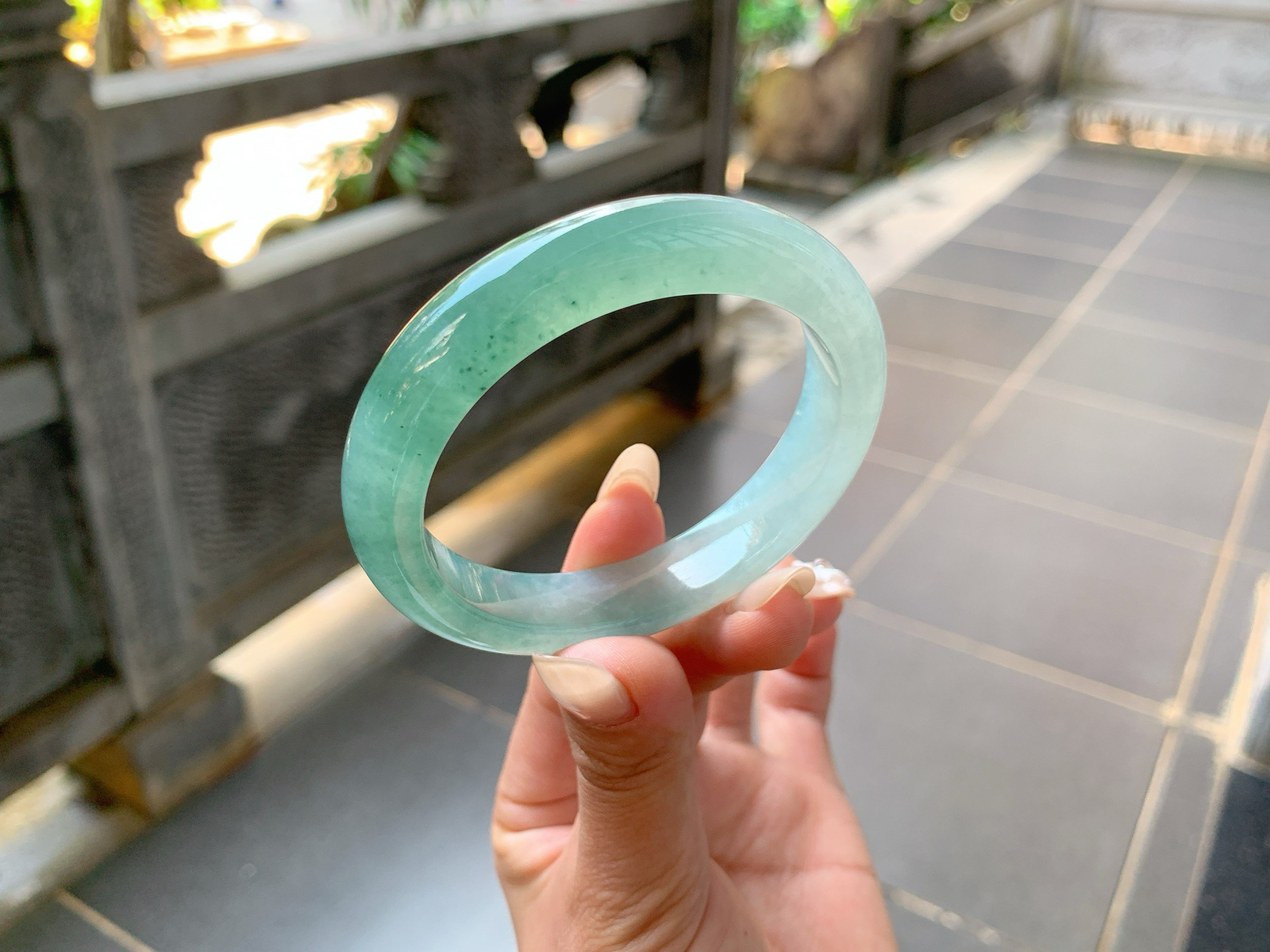 ｜55圈口
半山半水，湖水绿，种好起光，冰冰透透的，