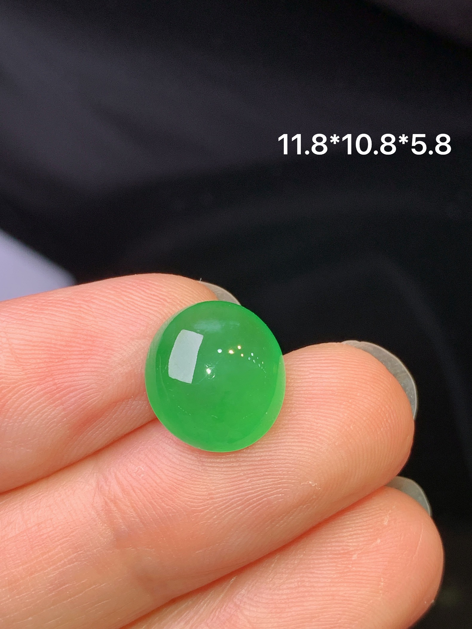 镶嵌款 满绿蛋面吊坠 玉质细腻 色泽艳丽清新 水润亮眼 整体尺寸11.8*10.8*5.8d3