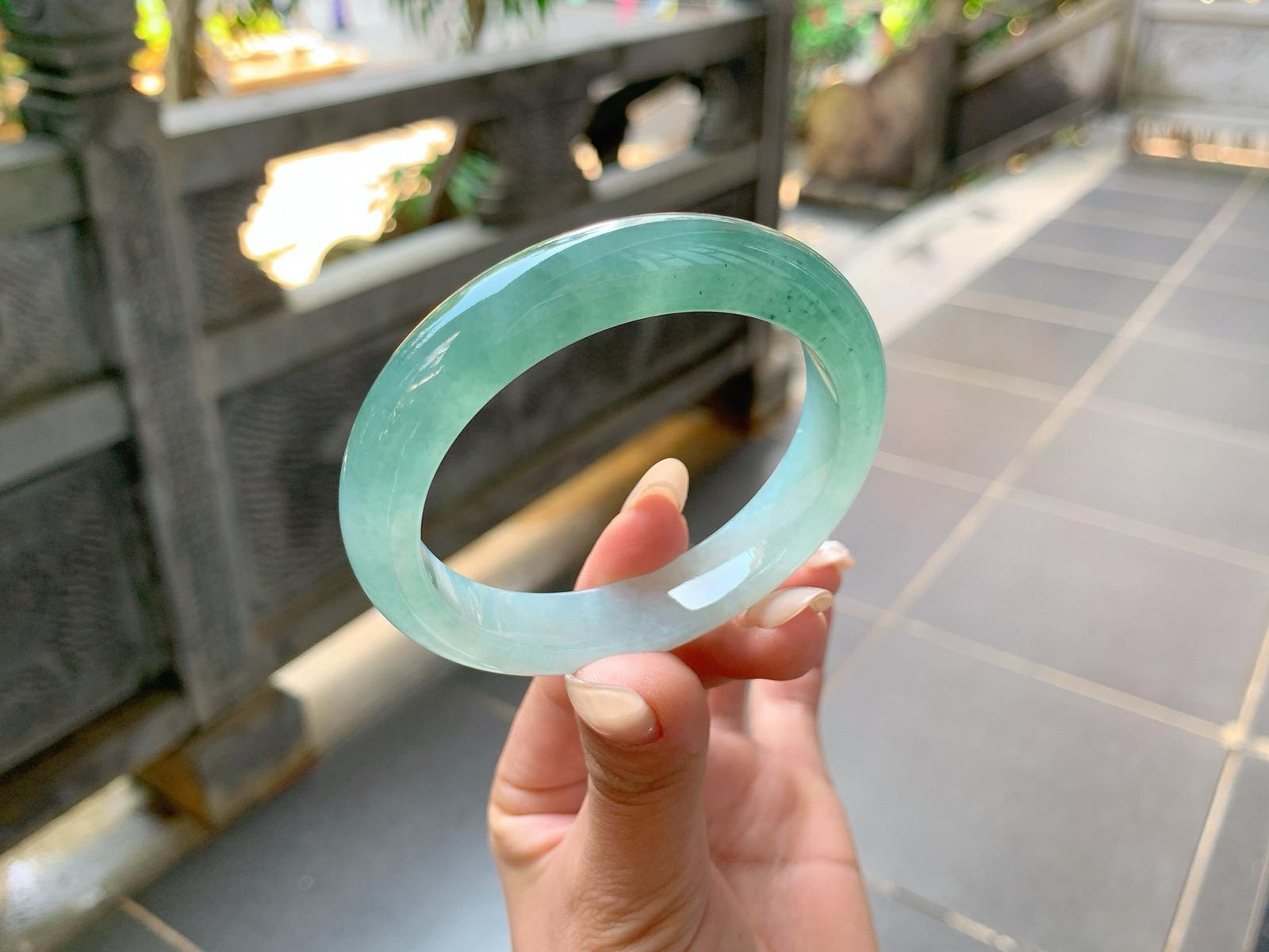 ｜55圈口
半山半水，湖水绿，种好起光，冰冰透透的，